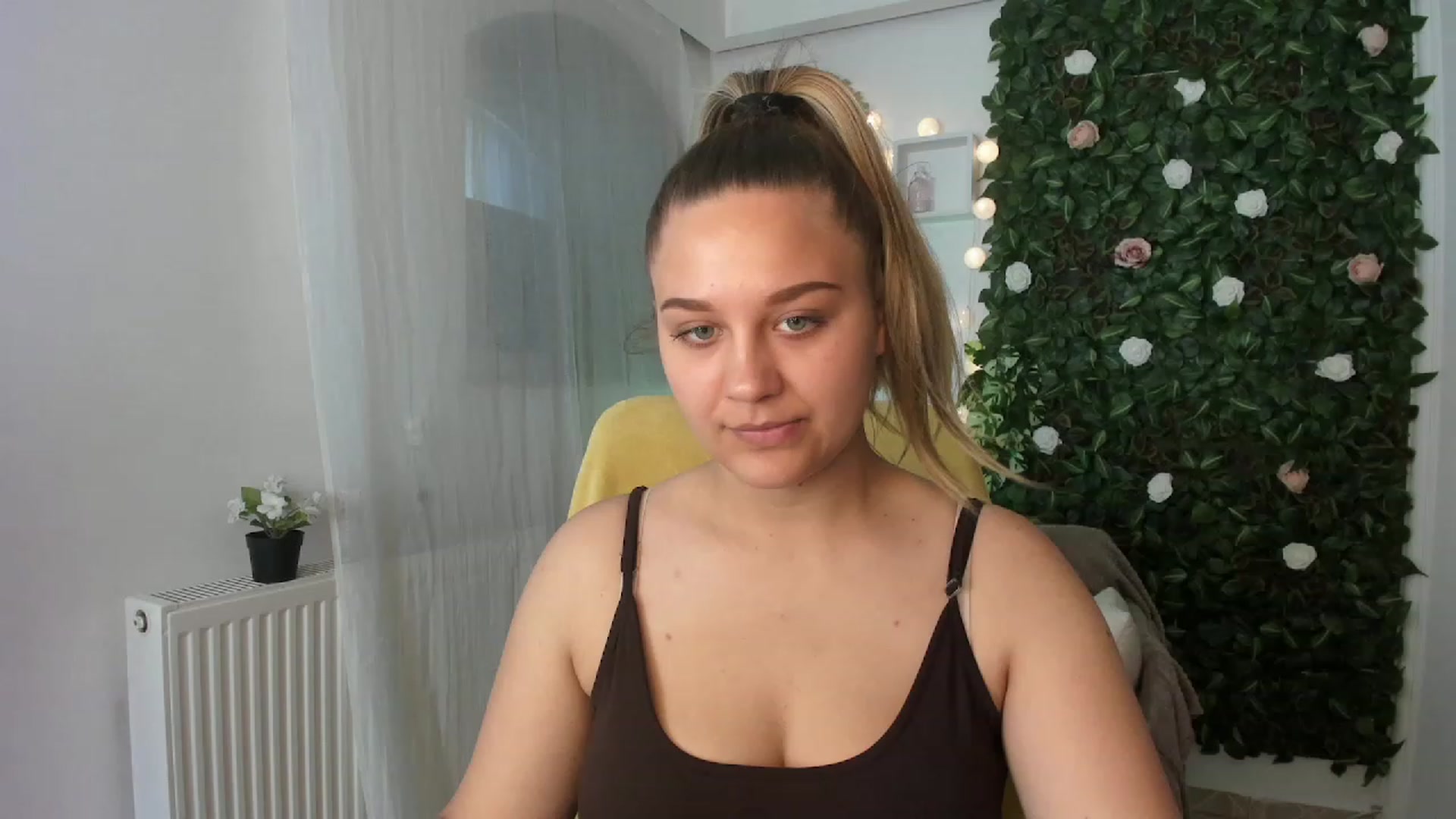 Gallery image thumbnail from Sofia_Lee18's myfreecams stream on, 06/28/2023, 10:54 image 1 of 20