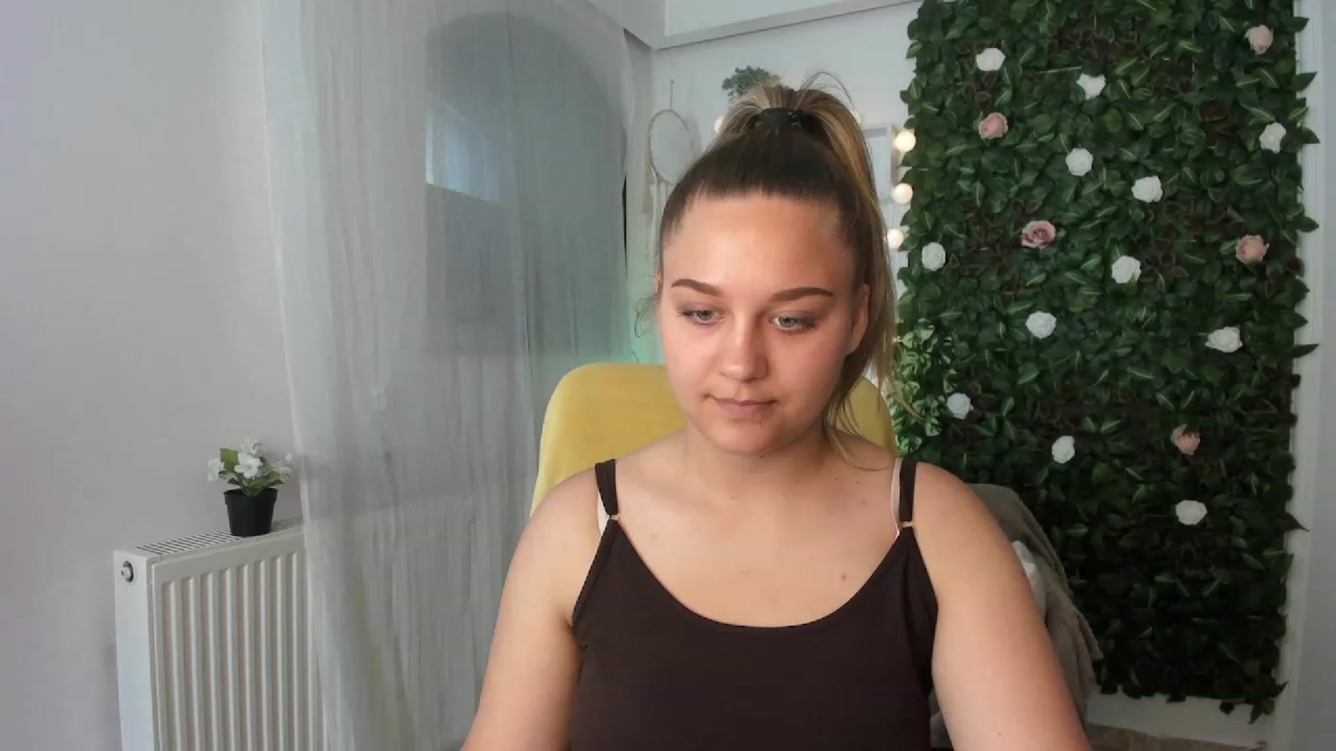 Gallery image thumbnail from Sofia_Lee18's myfreecams stream on, 06/28/2023, 12:29 image 9 of 20
