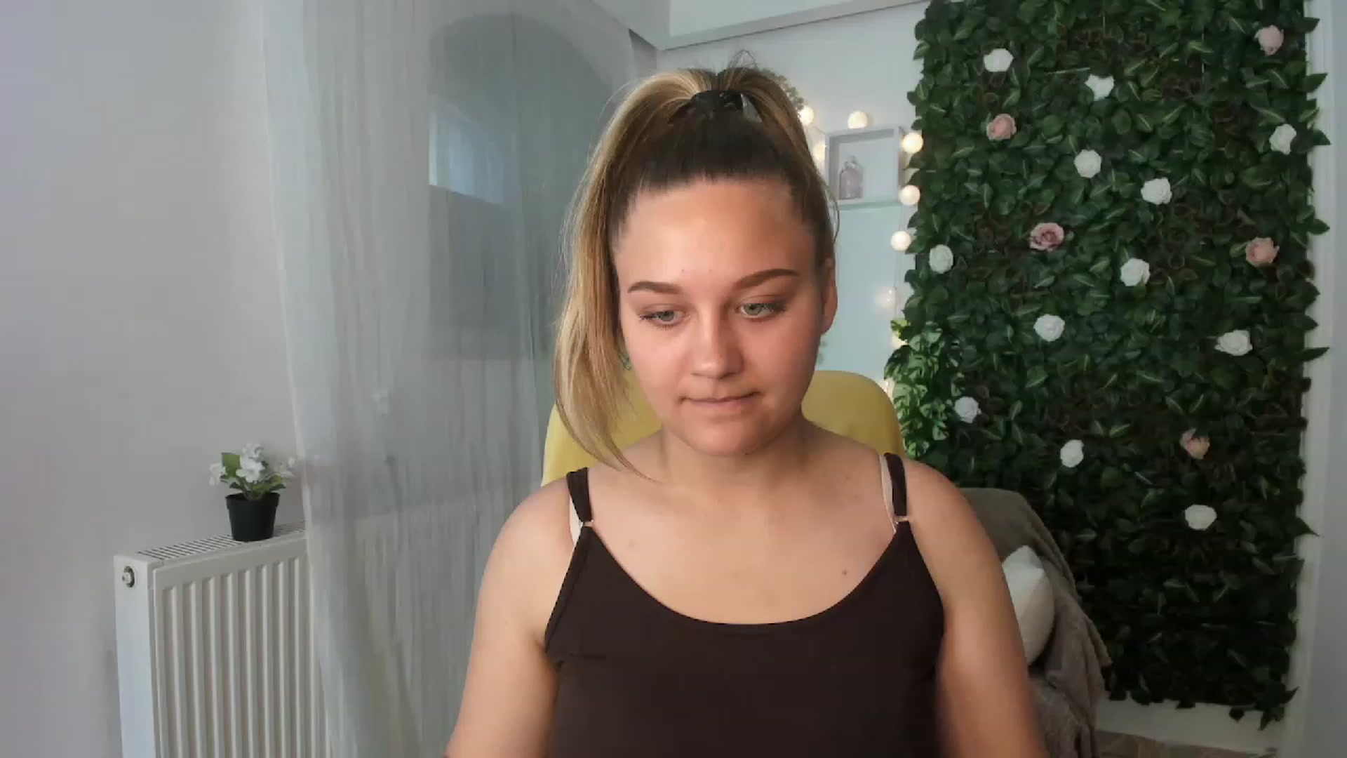 Gallery image thumbnail from Sofia_Lee18's myfreecams stream on, 06/28/2023, 12:29 image 8 of 20