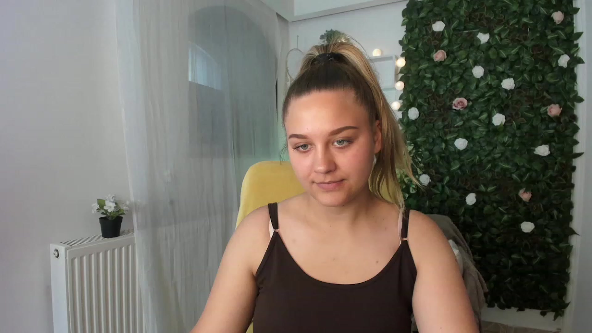 Gallery image thumbnail from Sofia_Lee18's myfreecams stream on, 06/28/2023, 12:29 image 6 of 20
