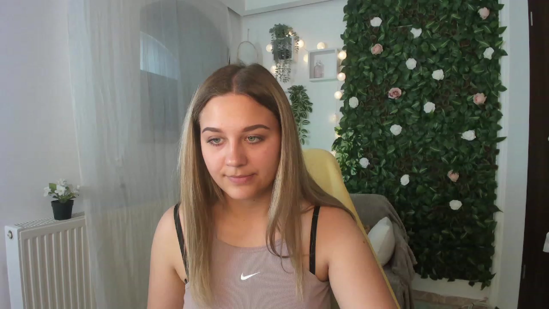 Gallery image thumbnail from Sofia_Lee18's myfreecams stream on, 06/29/2023, 13:33 image 1 of 20