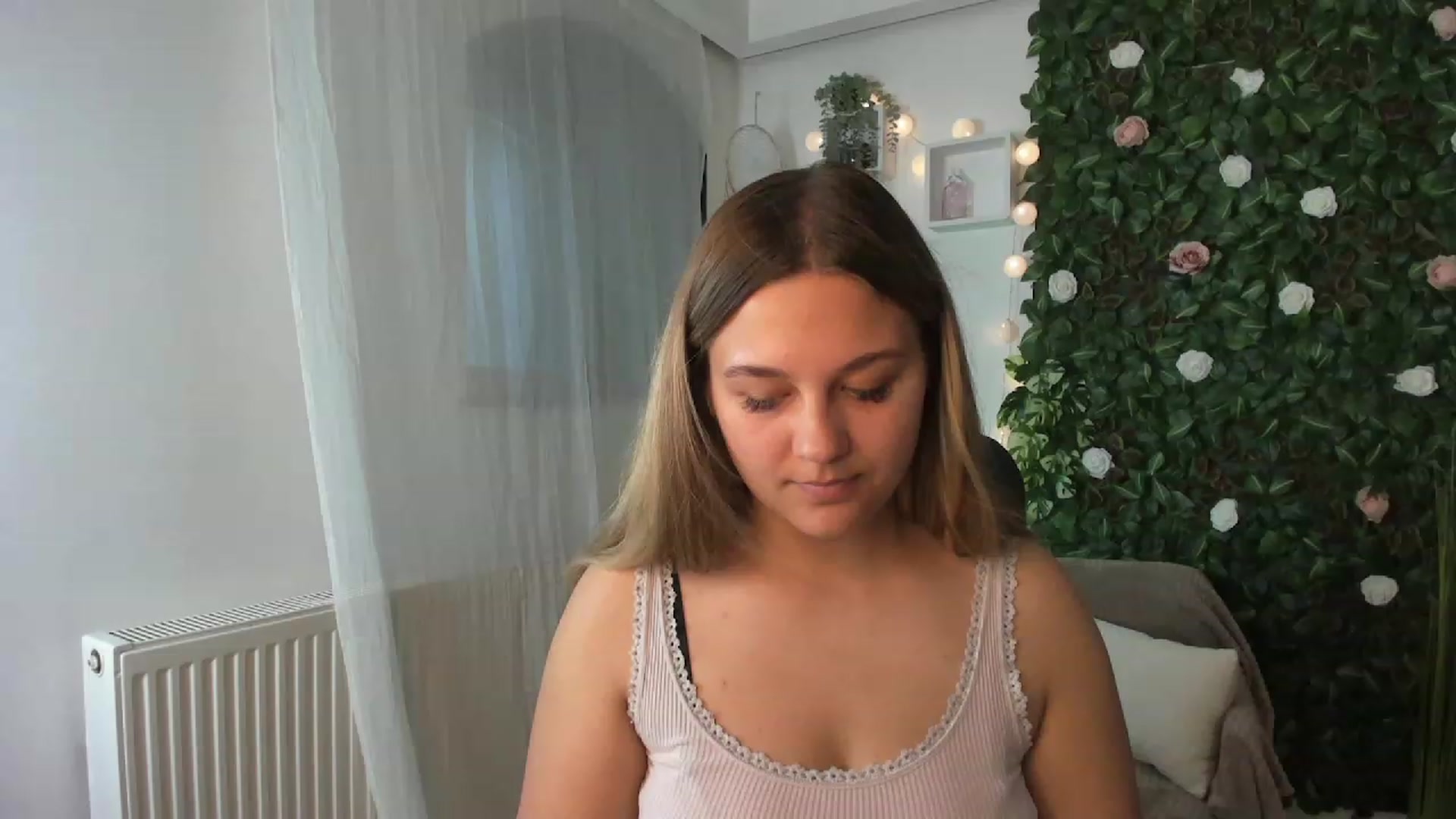 Gallery image thumbnail from Sofia_Lee18's myfreecams stream on, 07/07/2023, 08:56 image 3 of 20