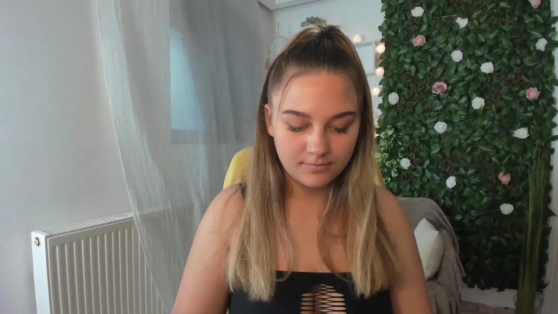 Gallery image thumbnail from Sofia_Lee18's myfreecams stream on, 07/09/2023, 10:03 image 14 of 20