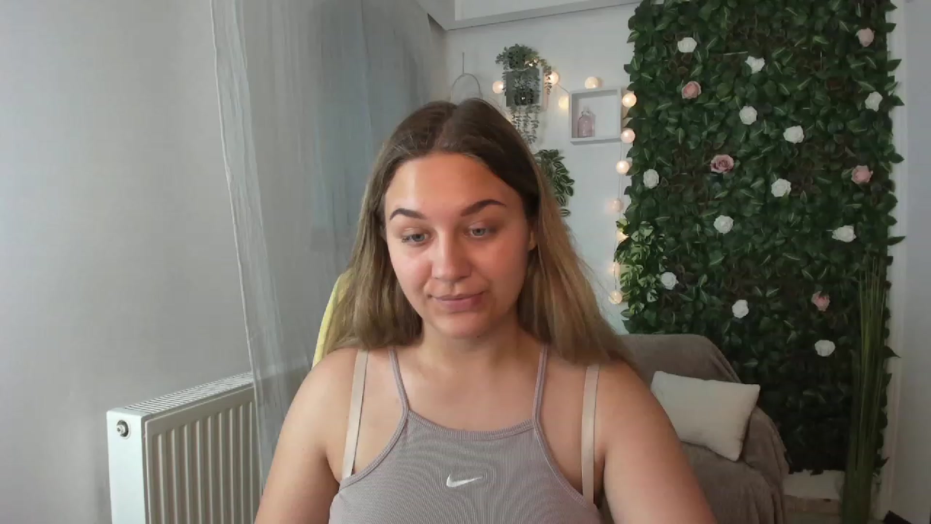 Gallery image thumbnail from Sofia_Lee18's myfreecams stream on, 07/11/2023, 12:38 image 15 of 20