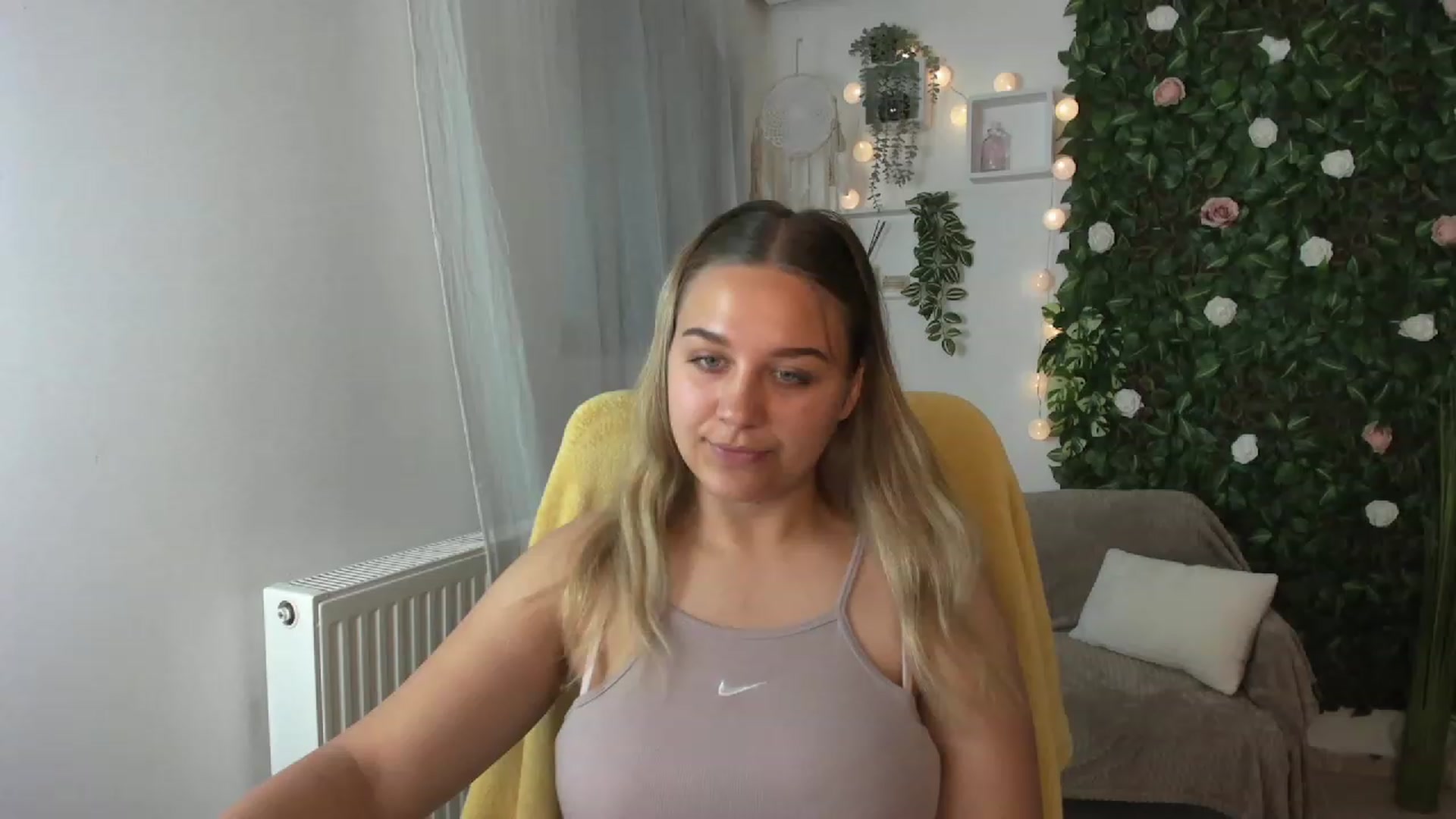 Gallery image thumbnail from Sofia_Lee18's myfreecams stream on, 07/14/2023, 10:02 image 1 of 20
