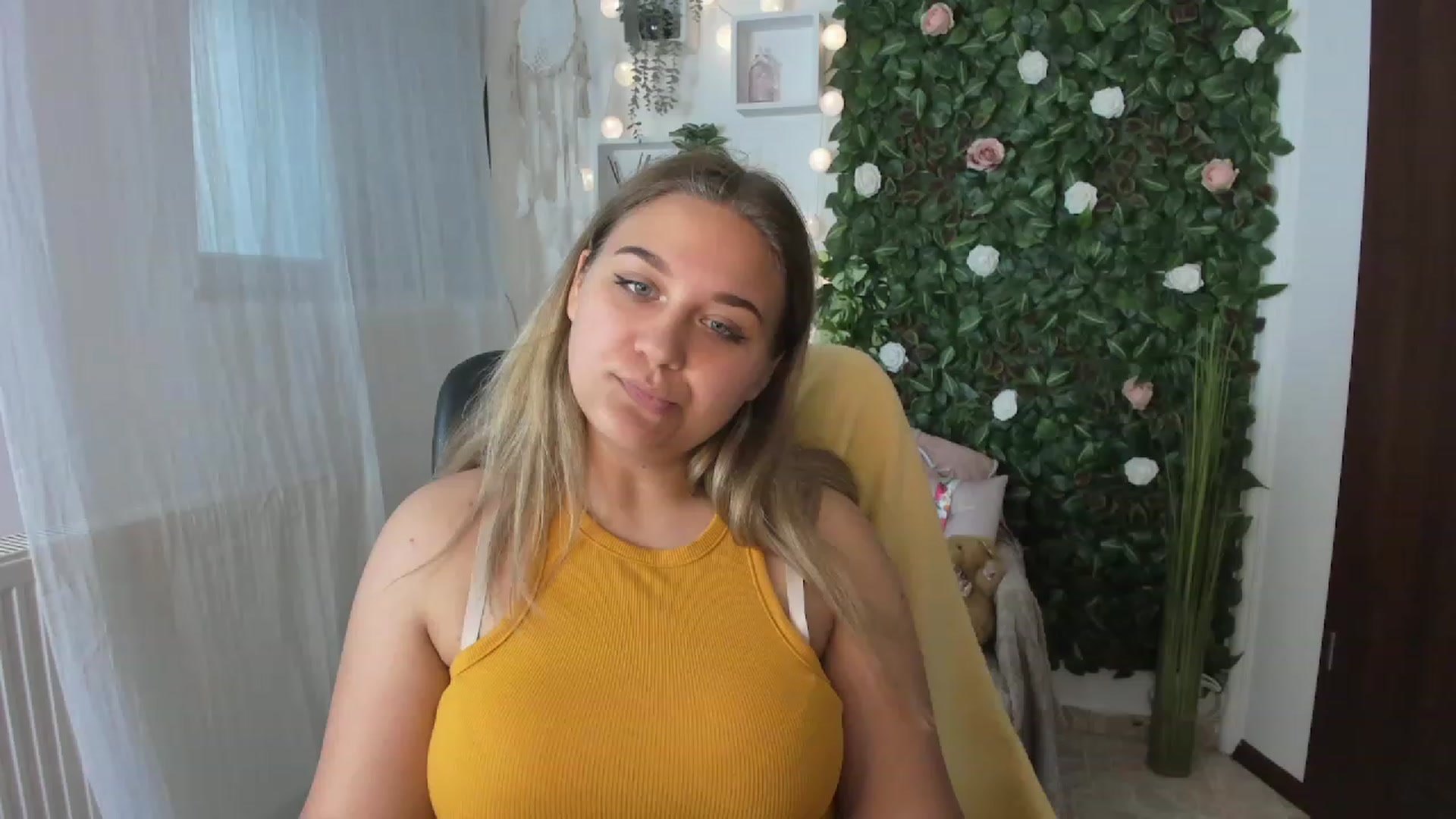 Gallery image thumbnail from Sofia_Lee18's myfreecams stream on, 07/24/2023, 12:47 image 8 of 20