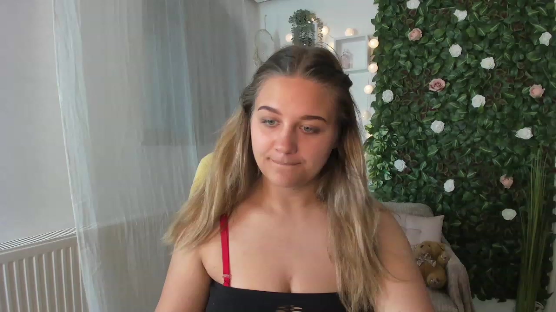 Gallery image thumbnail from Sofia_Lee18's myfreecams stream on, 07/25/2023, 10:01 image 16 of 20