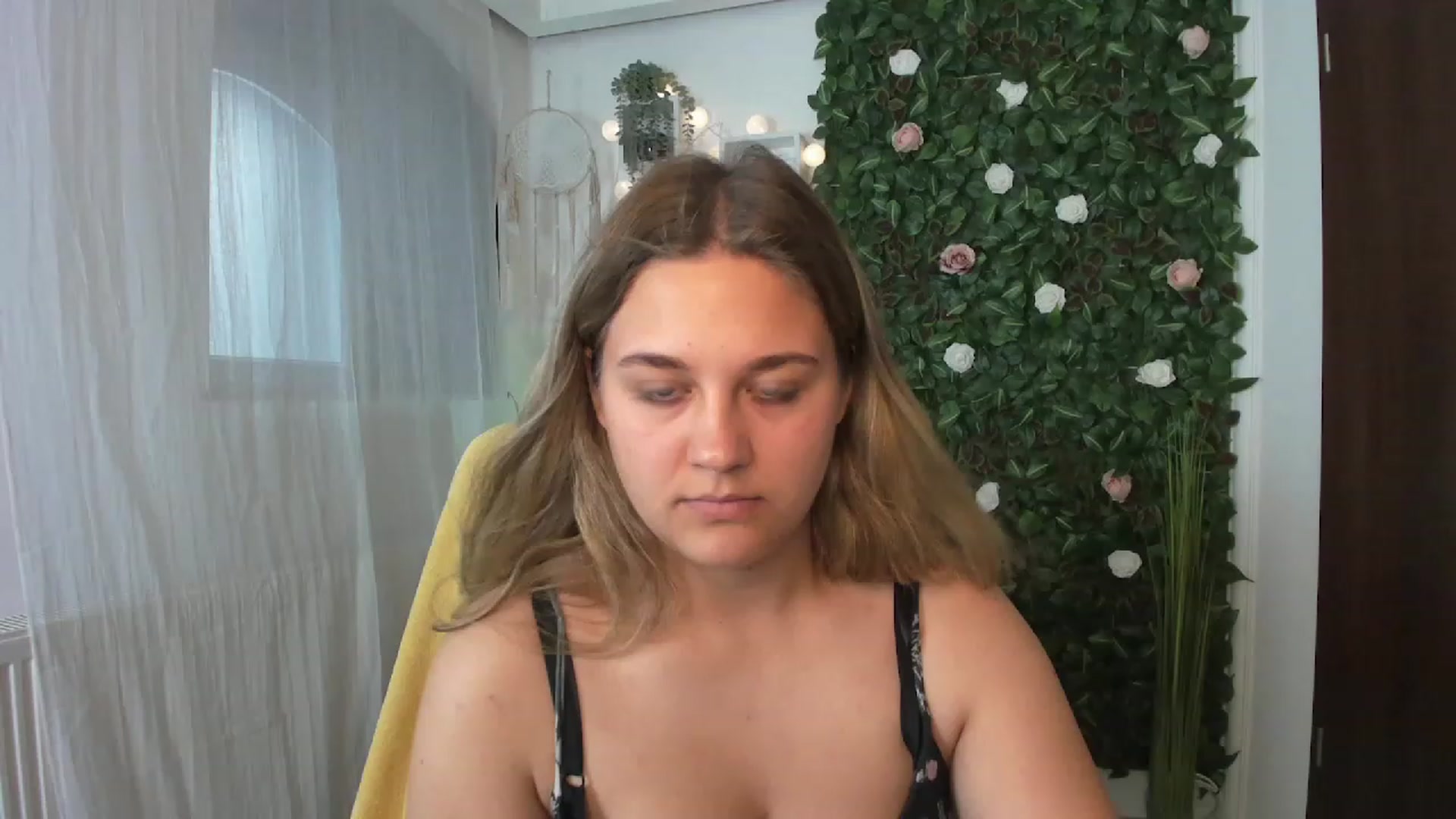 Gallery image thumbnail from Sofia_Lee18's myfreecams stream on, 07/26/2023, 12:39 image 5 of 20