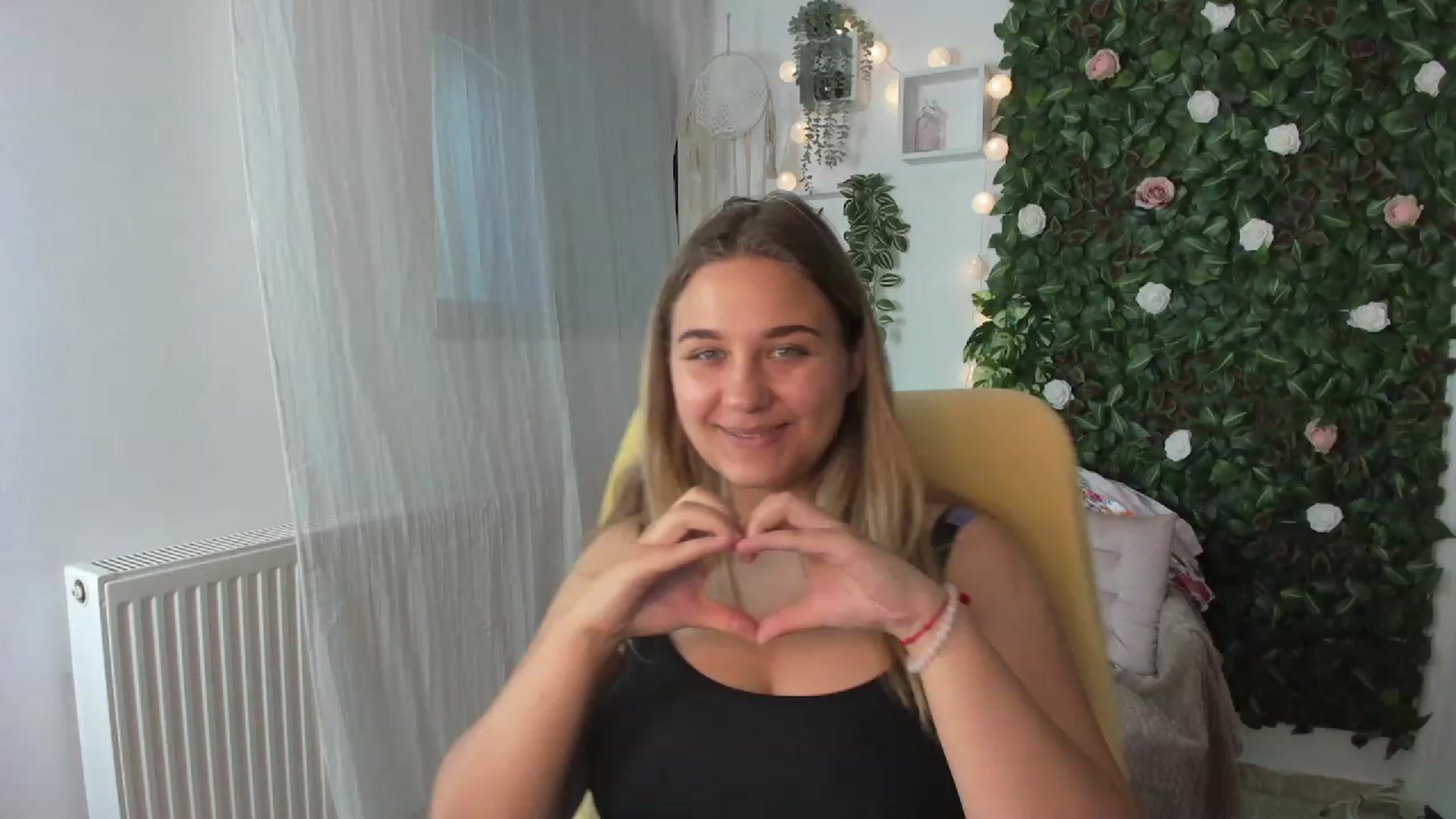Gallery image thumbnail from Sofia_Lee18's myfreecams stream on, 07/31/2023, 09:56 image 13 of 20