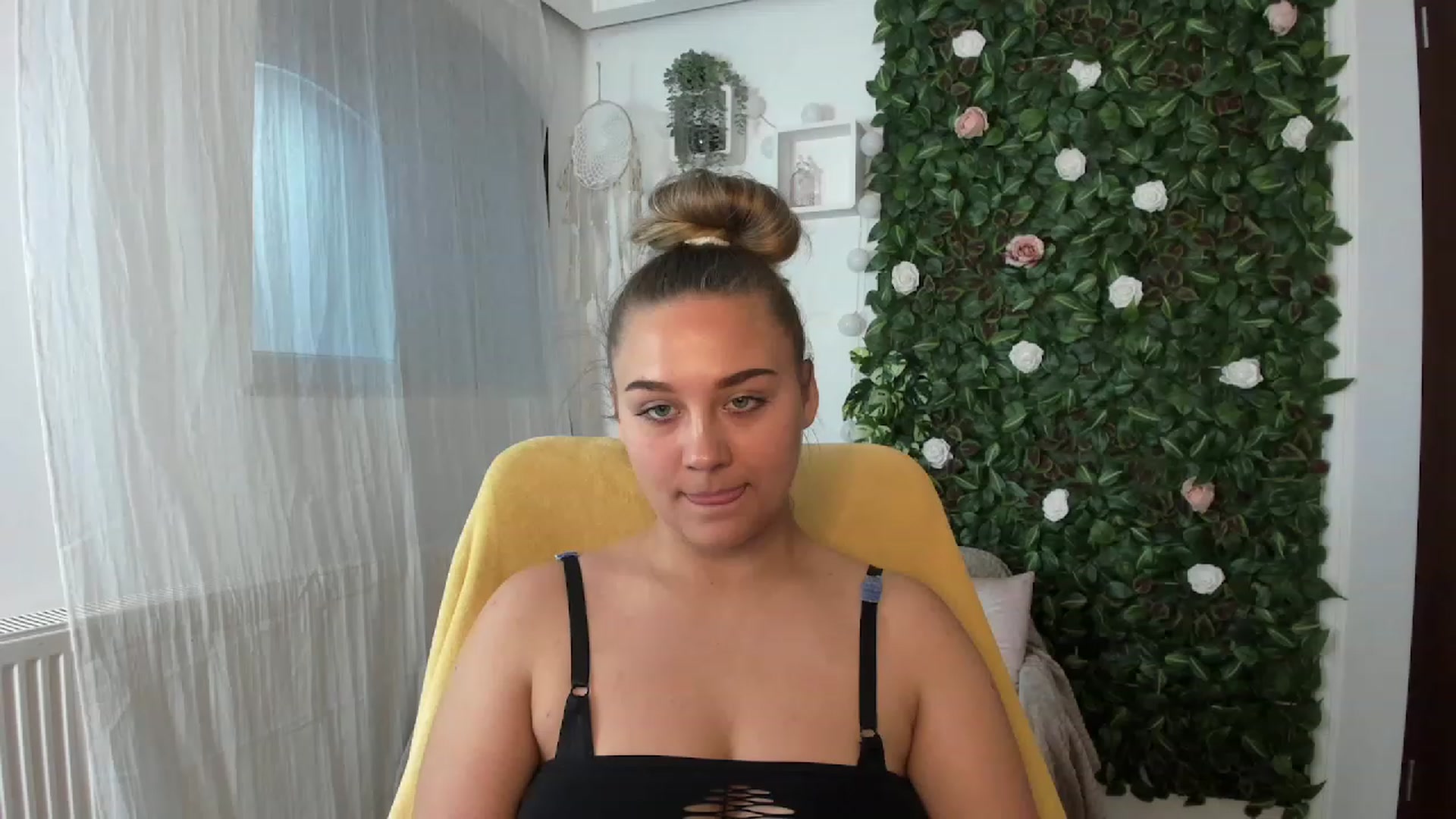 Gallery image thumbnail from Sofia_Lee18's myfreecams stream on, 08/04/2023, 11:00 image 5 of 20