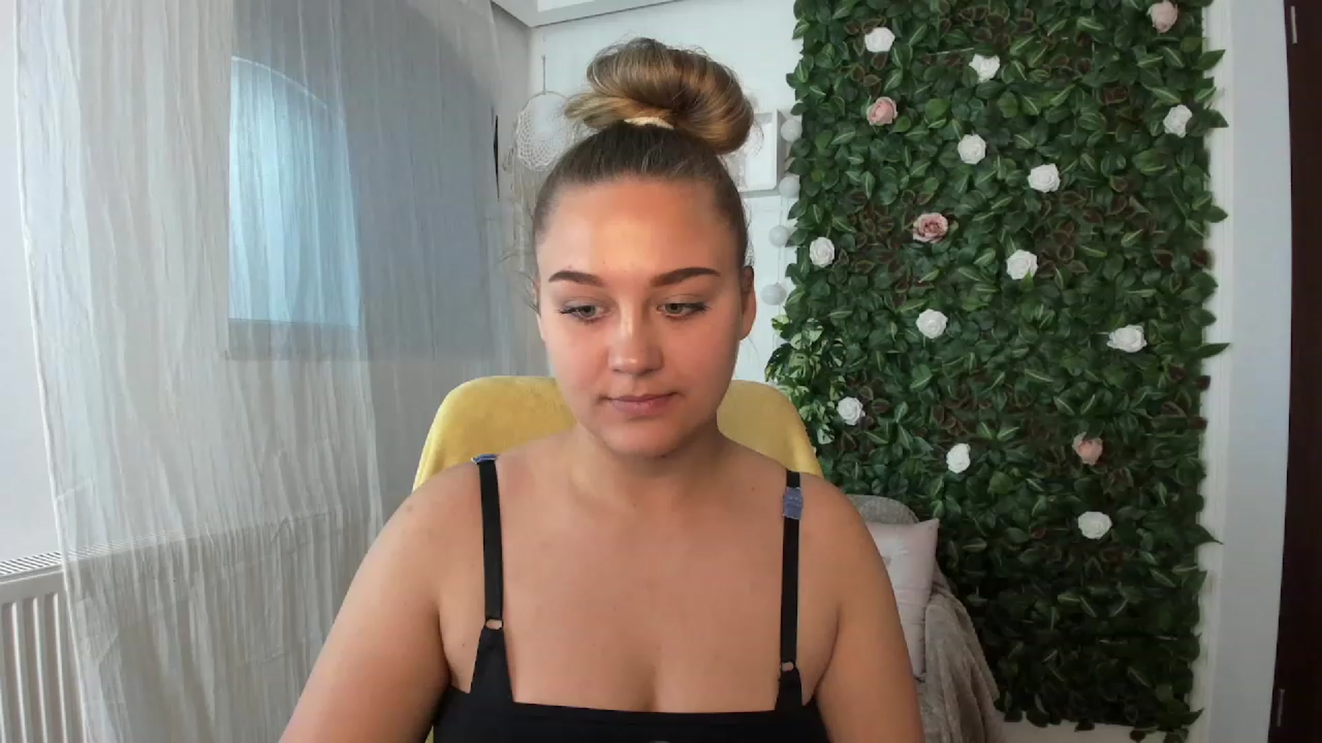 Gallery image thumbnail from Sofia_Lee18's myfreecams stream on, 08/04/2023, 11:00 image 4 of 20