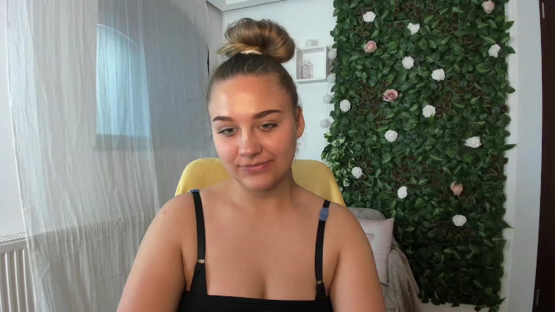 Gallery image thumbnail from Sofia_Lee18's myfreecams stream on, 08/04/2023, 11:00 image 3 of 20