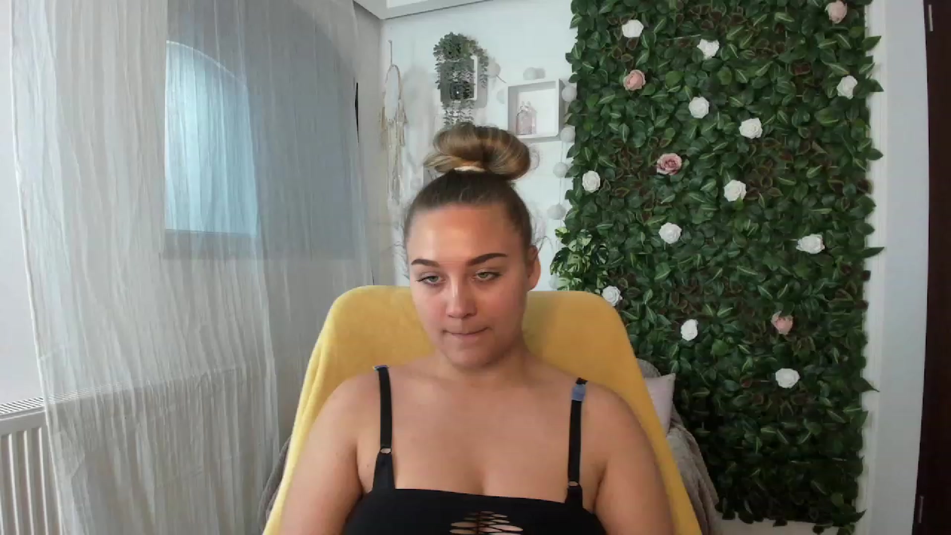 Gallery image thumbnail from Sofia_Lee18's myfreecams stream on, 08/04/2023, 11:00 image 10 of 20