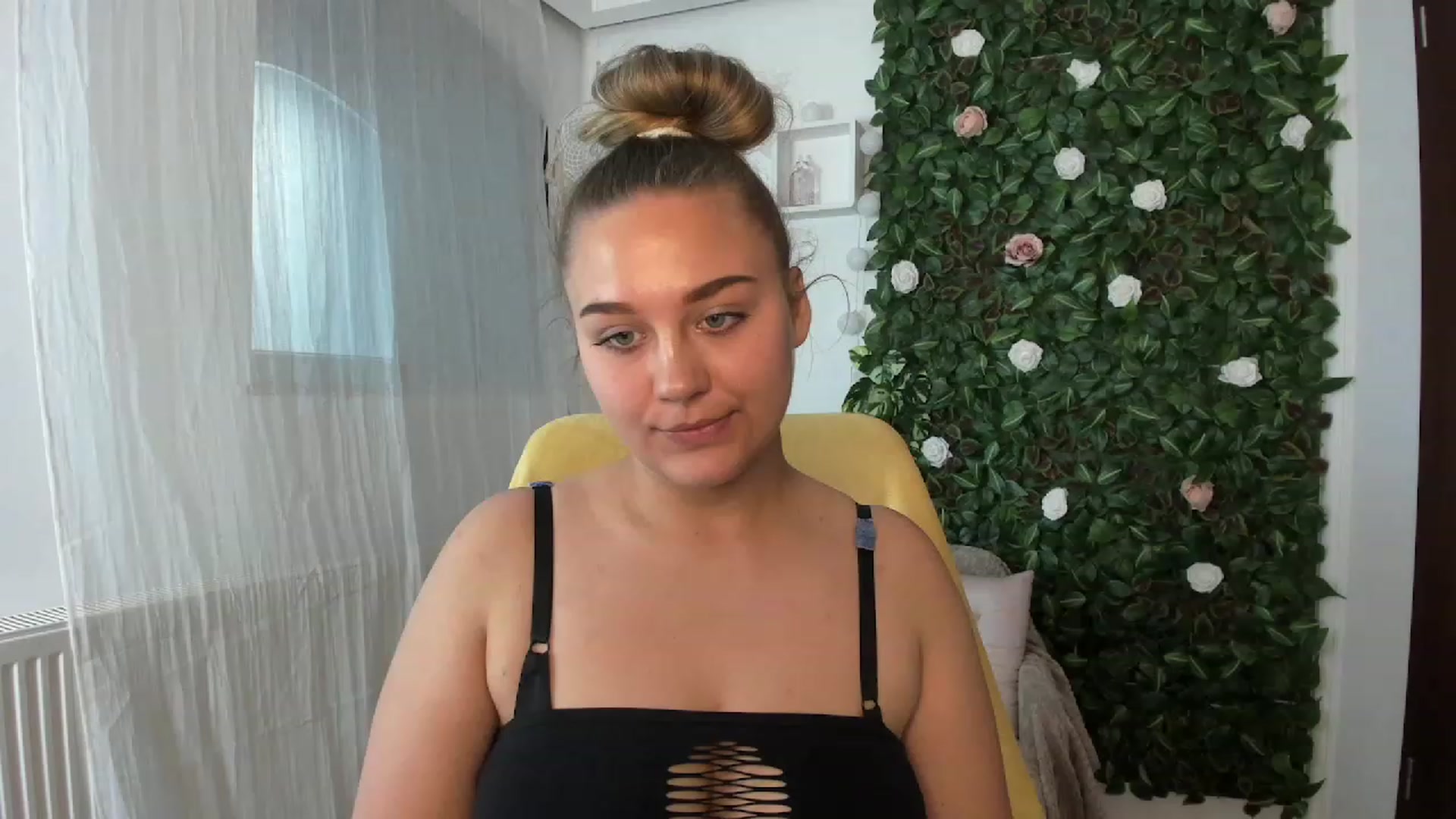 Gallery image thumbnail from Sofia_Lee18's myfreecams stream on, 08/04/2023, 11:00 image 20 of 20