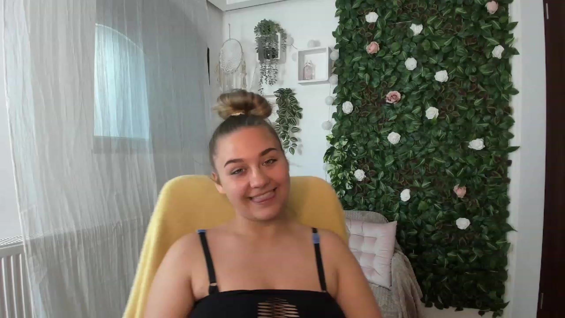Gallery image thumbnail from Sofia_Lee18's myfreecams stream on, 08/04/2023, 12:57 image 19 of 20