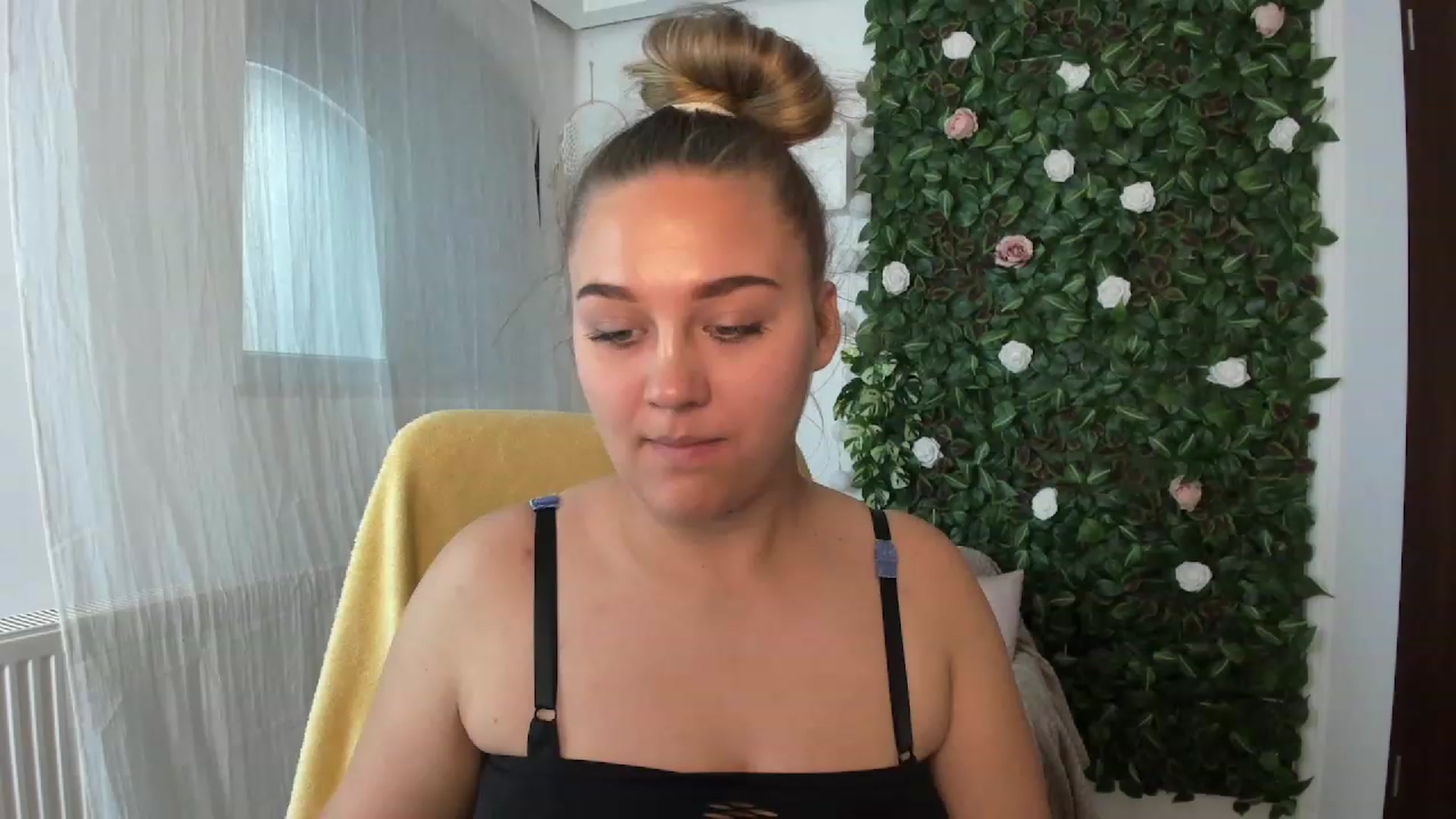 Gallery image thumbnail from Sofia_Lee18's myfreecams stream on, 08/04/2023, 12:57 image 11 of 20