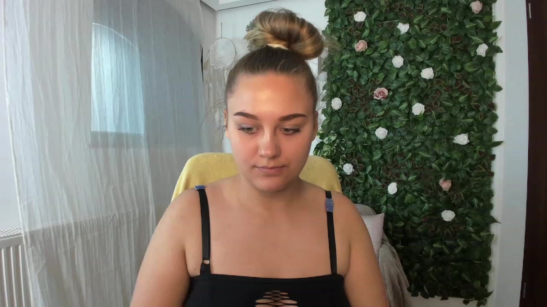 Gallery image thumbnail from Sofia_Lee18's myfreecams stream on, 08/04/2023, 12:57 image 2 of 20
