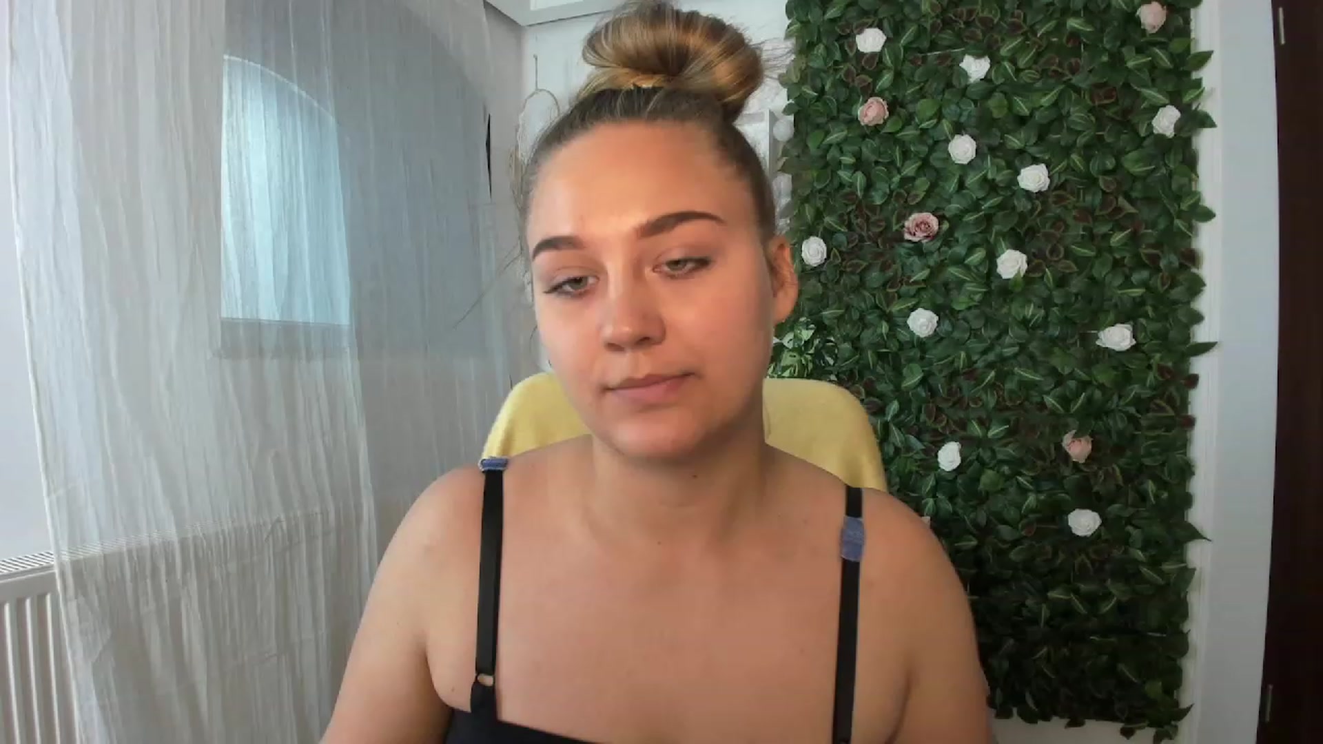 Gallery image thumbnail from Sofia_Lee18's myfreecams stream on, 08/04/2023, 12:57 image 3 of 20