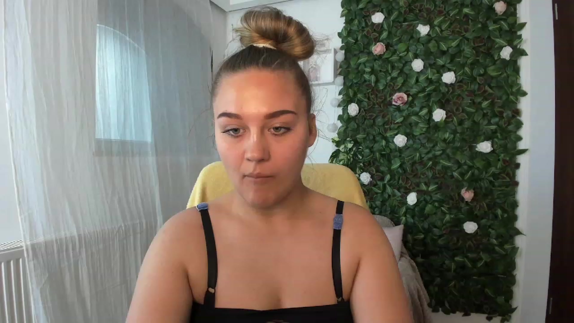 Gallery image thumbnail from Sofia_Lee18's myfreecams stream on, 08/04/2023, 12:57 image 13 of 20