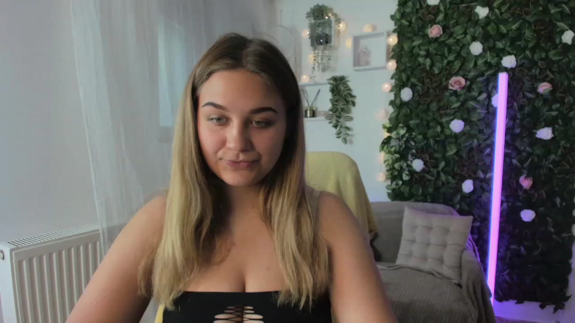 Gallery image thumbnail from Sofia_Lee18's myfreecams stream on, 08/09/2023, 11:22 image 15 of 20