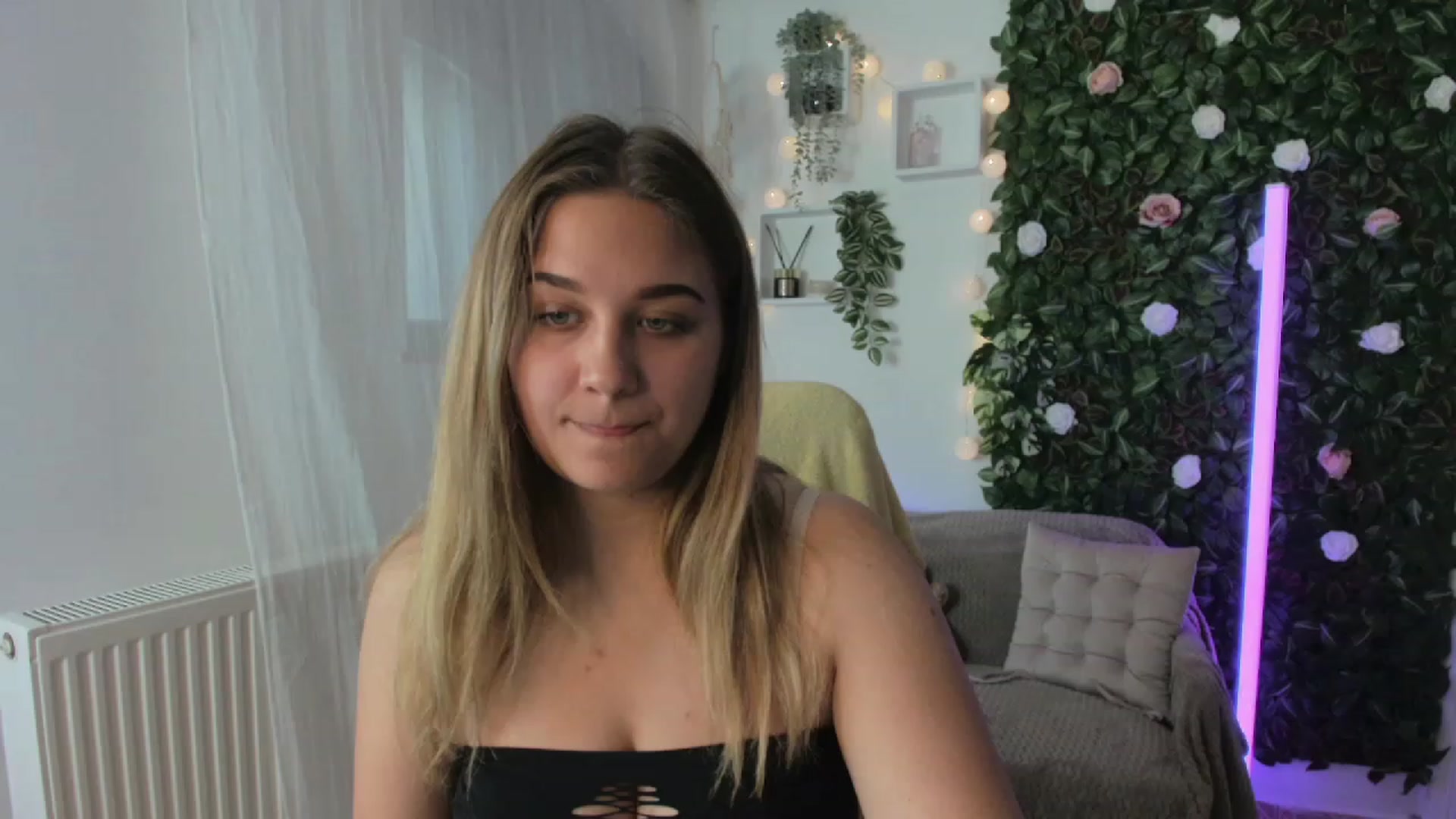 Gallery image thumbnail from Sofia_Lee18's myfreecams stream on, 08/09/2023, 11:22 image 12 of 20