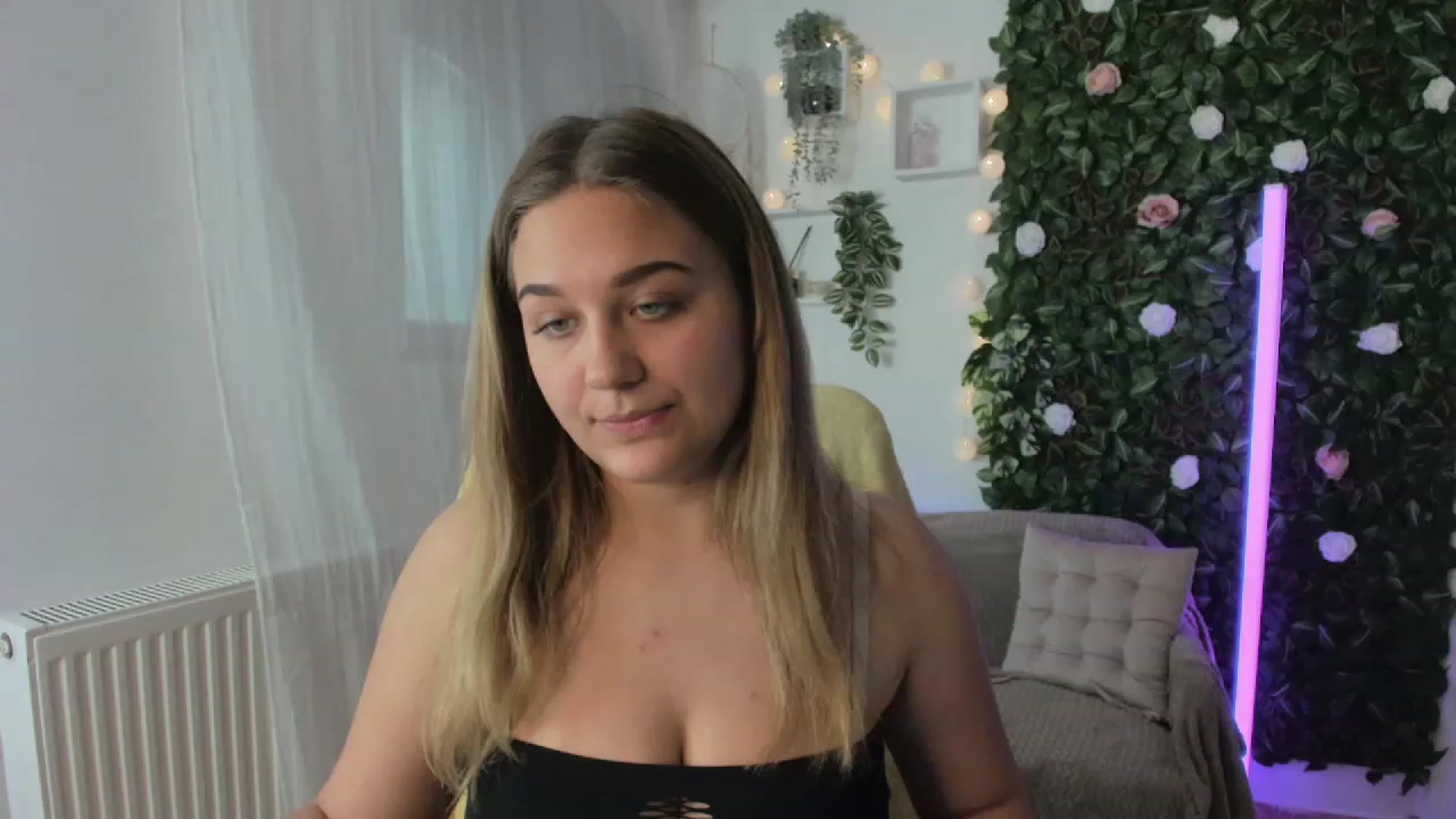 Gallery image thumbnail from Sofia_Lee18's myfreecams stream on, 08/09/2023, 11:22 image 9 of 20