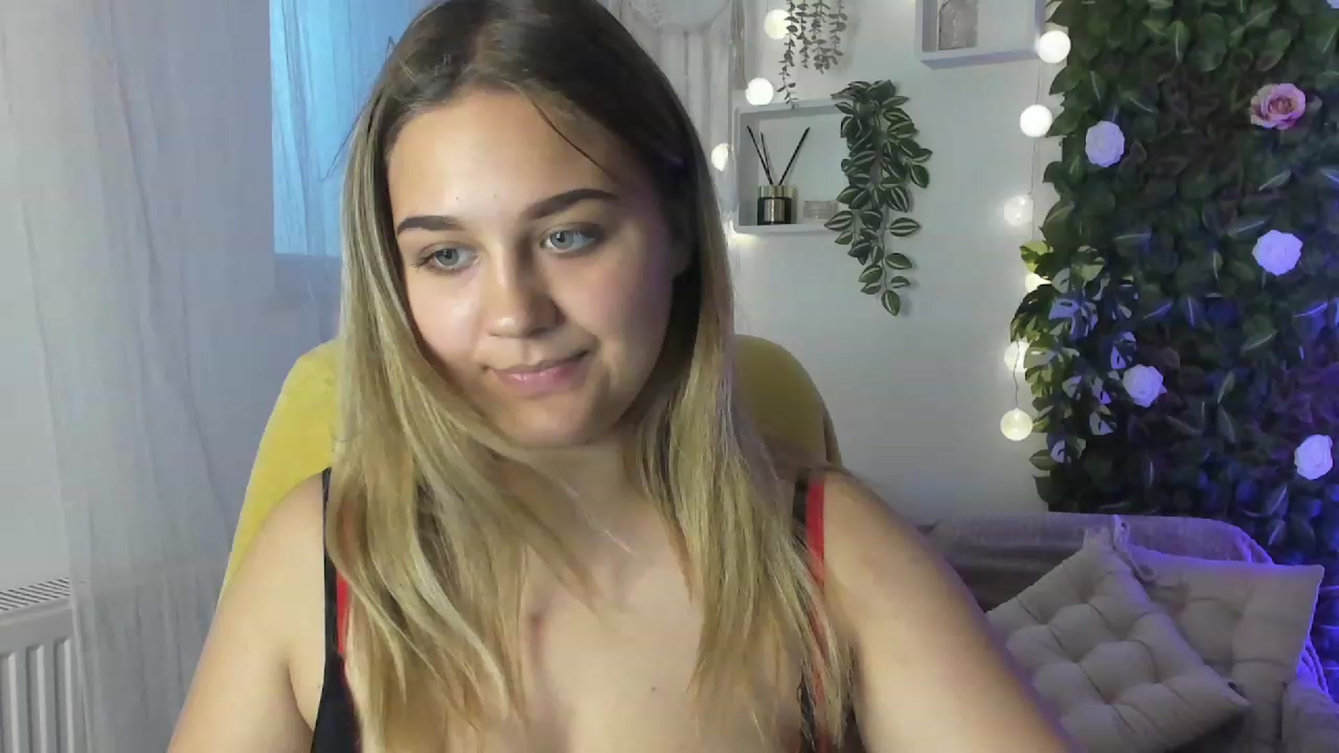 Gallery image thumbnail from Sofia_Lee18's myfreecams stream on, 08/10/2023, 10:10 image 17 of 20