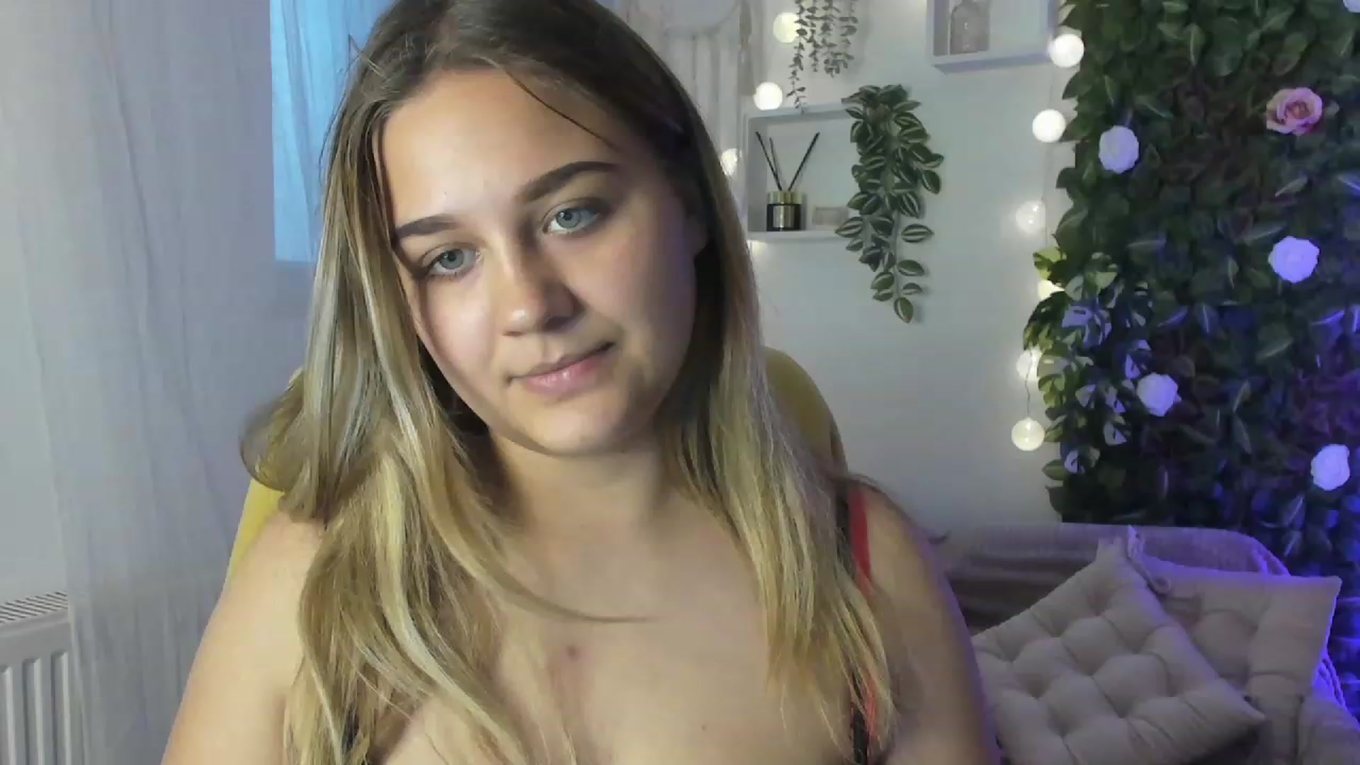 Gallery image thumbnail from Sofia_Lee18's myfreecams stream on, 08/10/2023, 10:10 image 15 of 20