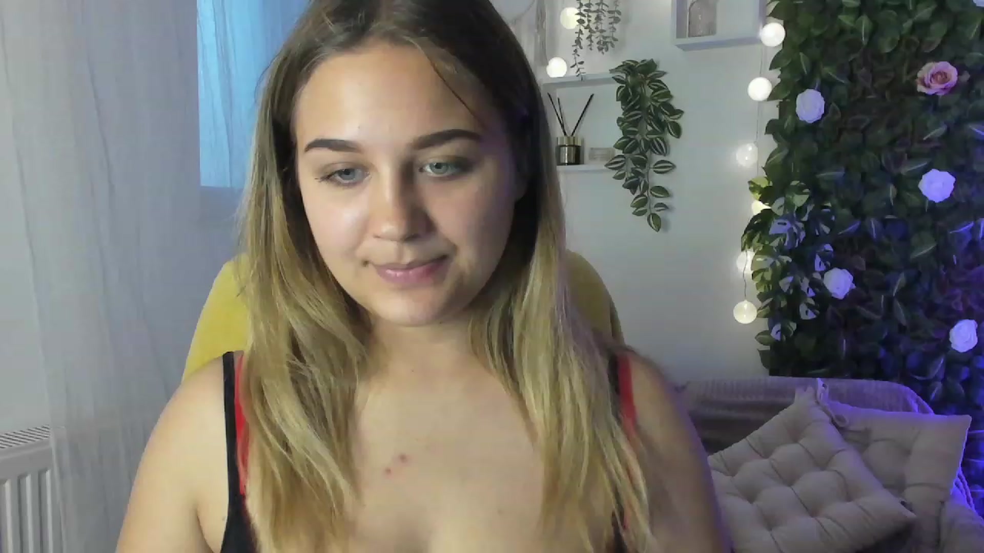 Gallery image thumbnail from Sofia_Lee18's myfreecams stream on, 08/10/2023, 10:10 image 18 of 20