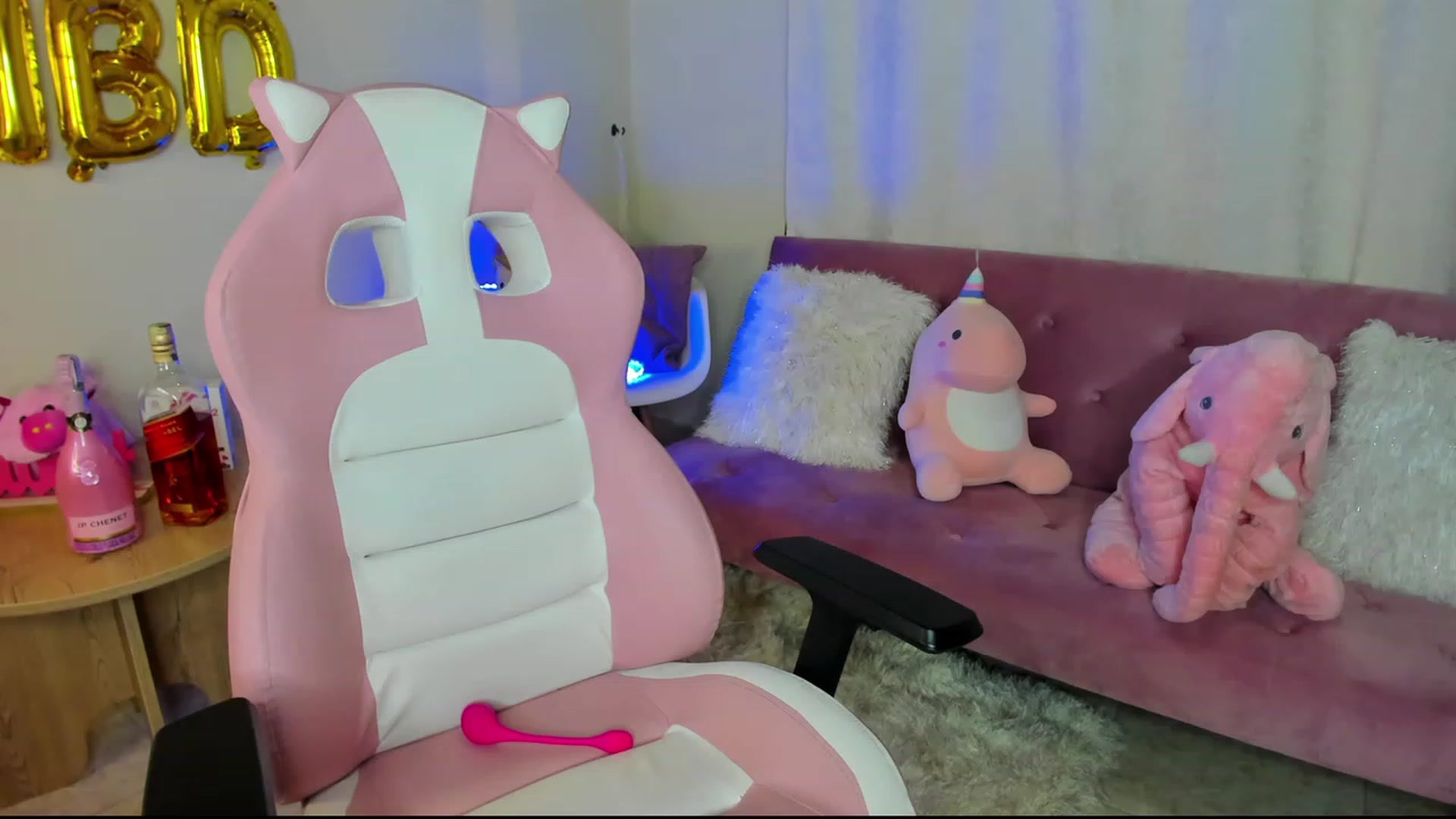 Gallery image thumbnail from Sofia_Noguera's myfreecams stream on, 11/19/2022, 06:32 image 6 of 20