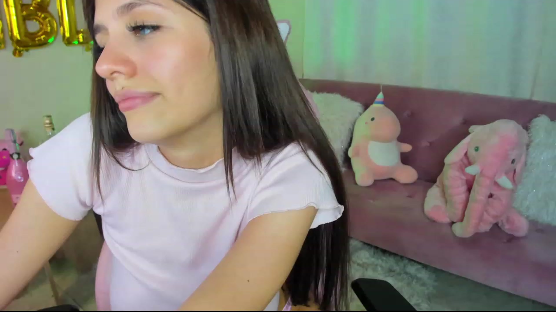 Gallery image thumbnail from Sofia_Noguera's myfreecams stream on, 11/19/2022, 06:32 image 18 of 20