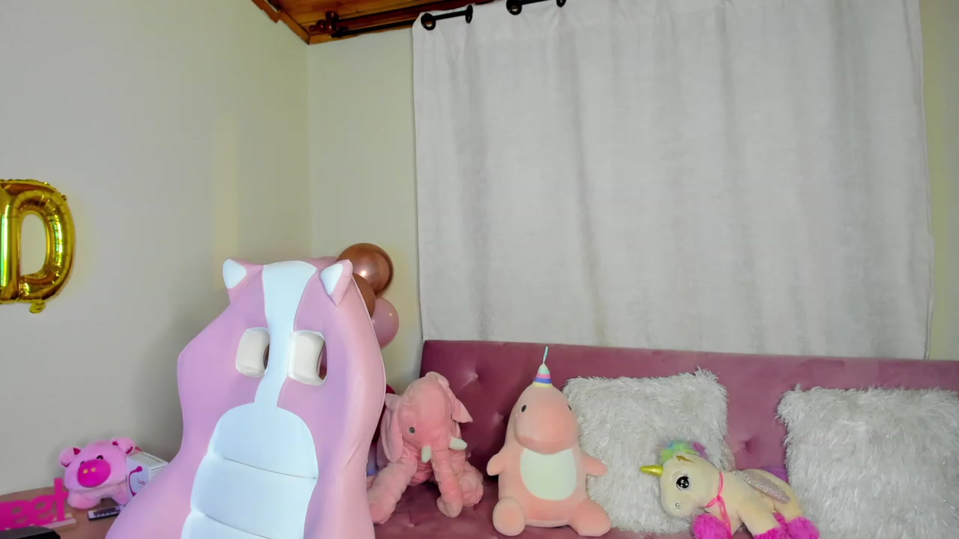 Gallery image thumbnail from Sofia_Noguera's myfreecams stream on, 12/17/2022, 04:00 image 17 of 20