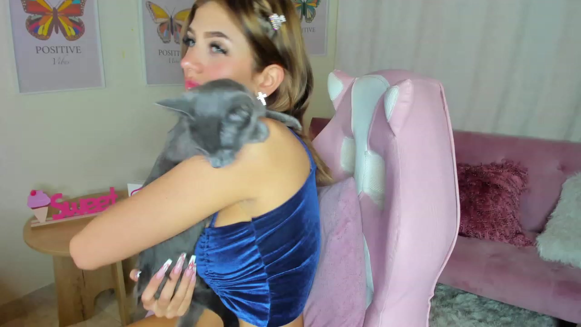 Gallery image thumbnail from Sofia_Noguera's myfreecams stream on, 03/02/2023, 04:03 image 15 of 20