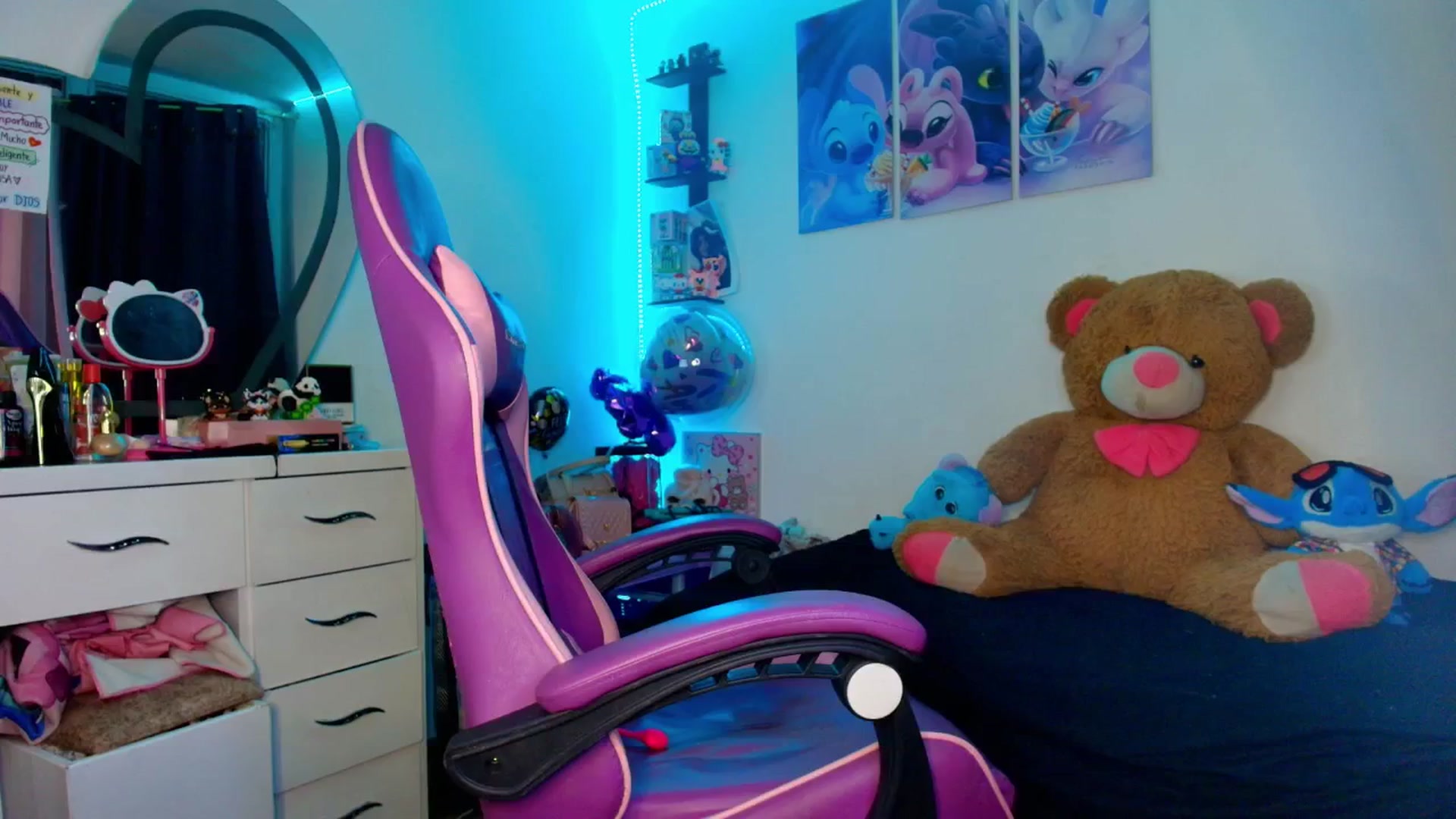 Gallery image thumbnail from Sofia_Noguera's myfreecams stream on, 04/08/2026, 08:17 image 16 of 20
