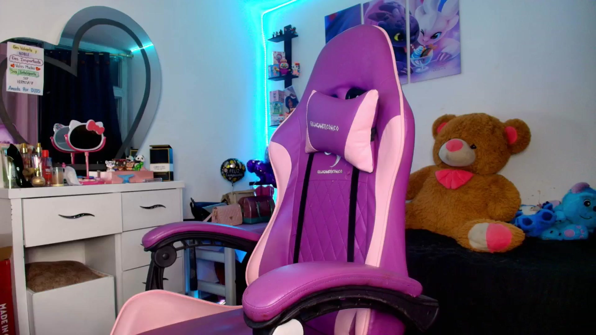 Gallery image thumbnail from Sofia_Noguera's myfreecams stream on, 04/14/2026, 07:51 image 12 of 20