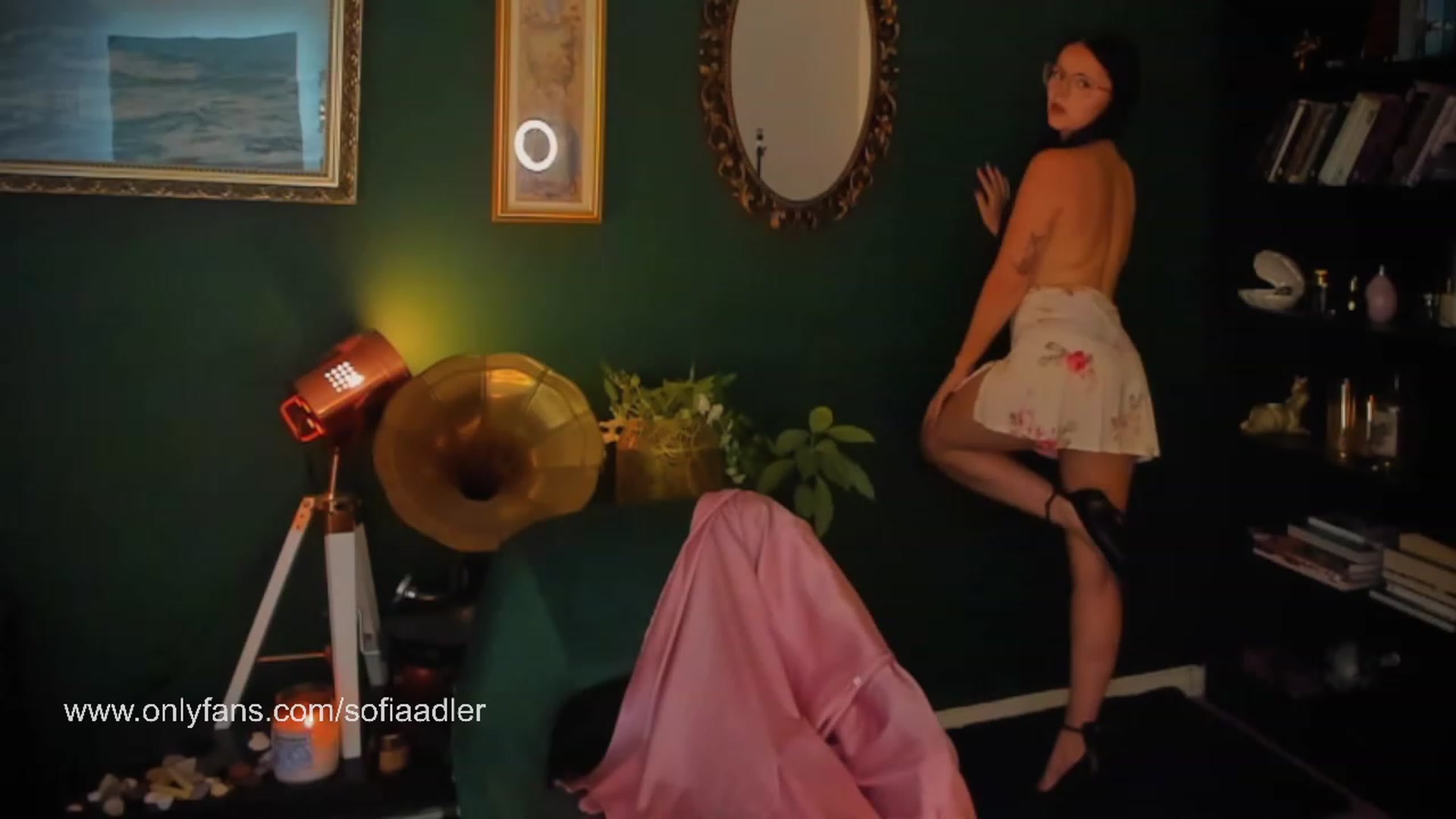 Gallery image thumbnail from Sofia_adler's myfreecams stream on, 08/17/2023, 20:51 image 3 of 20