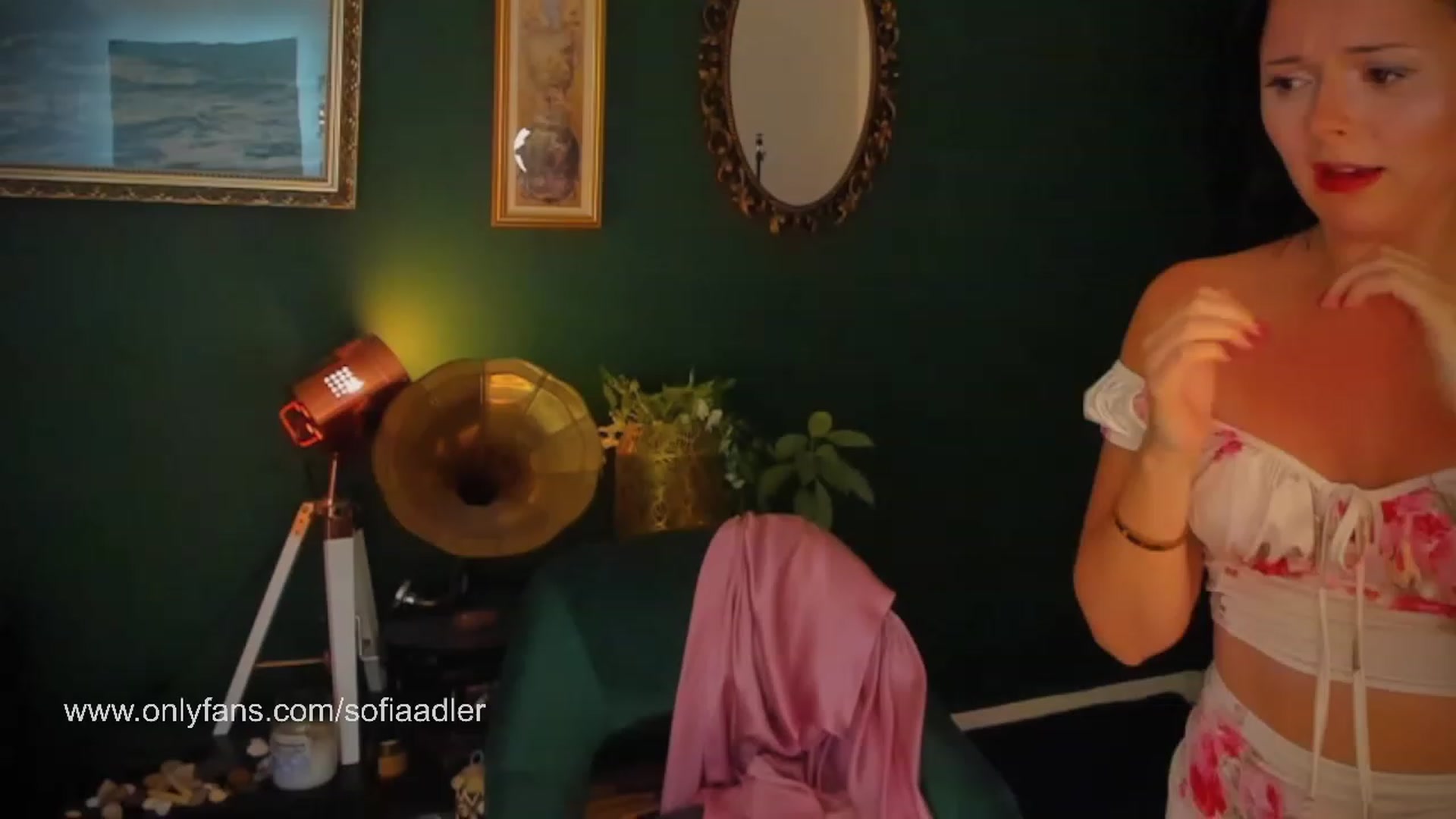Gallery image thumbnail from Sofia_adler's myfreecams stream on, 08/17/2023, 21:49 image 16 of 20
