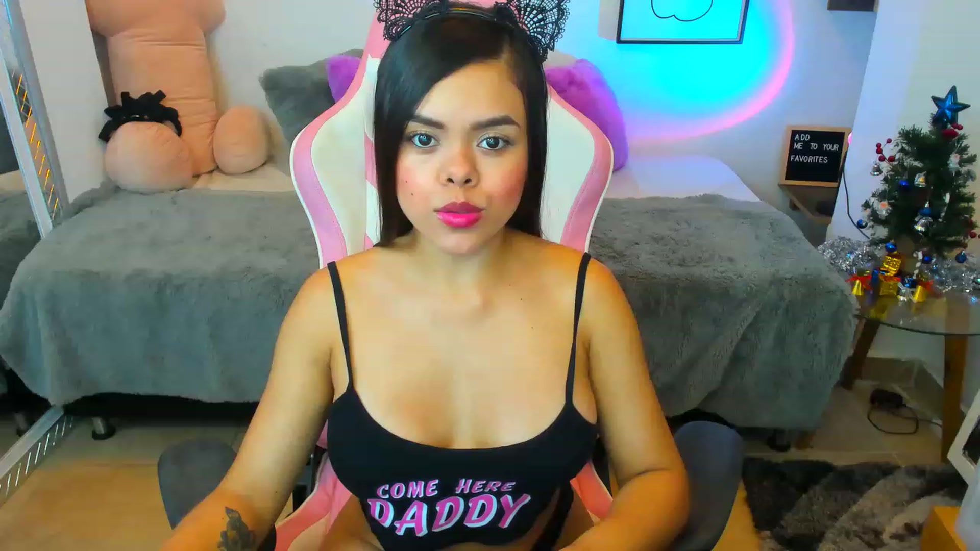 Gallery image thumbnail from Sofia_lovin's myfreecams stream on, 01/05/2023, 22:52 image 13 of 20
