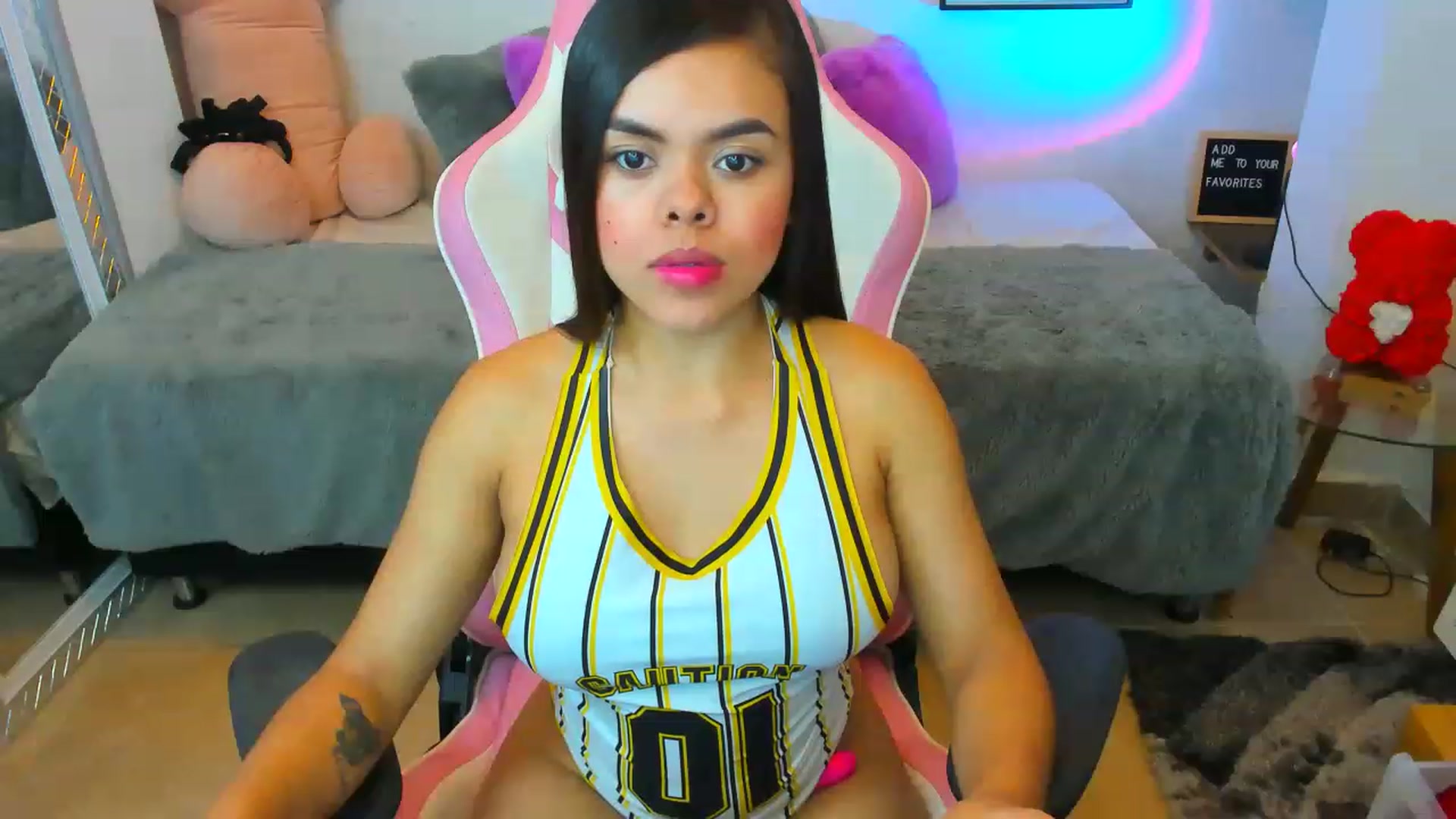 Gallery image thumbnail from Sofia_lovin's myfreecams stream on, 01/10/2023, 22:23 image 15 of 20