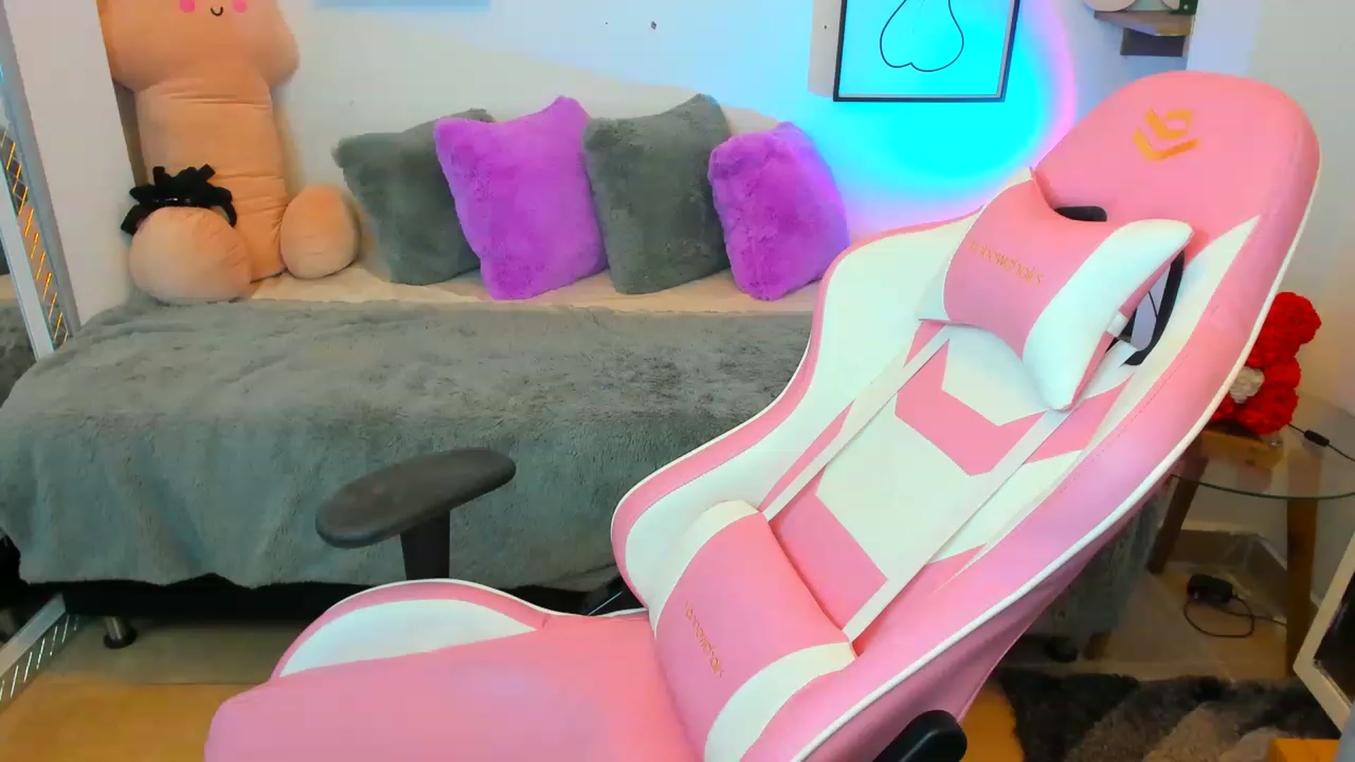 Gallery image thumbnail from Sofia_lovin's myfreecams stream on, 01/12/2023, 20:57 image 4 of 20