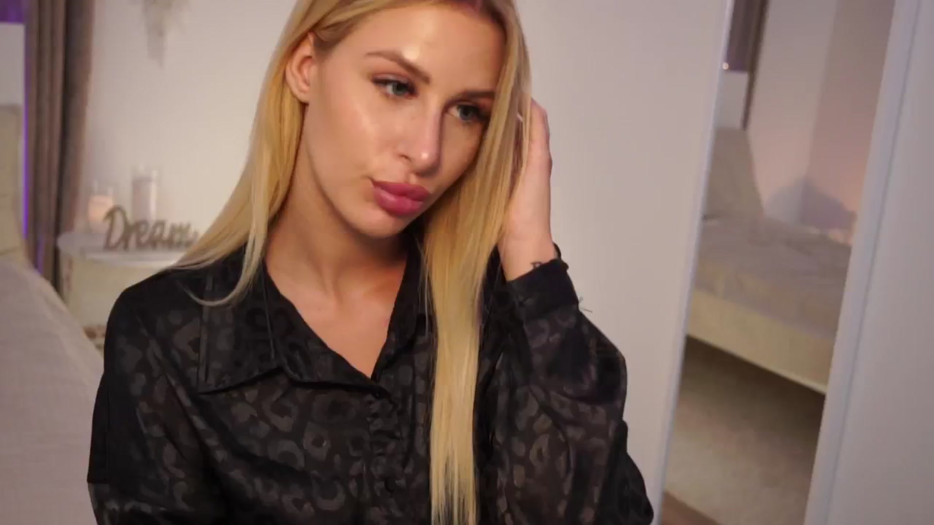 Gallery image thumbnail from SofiaaDiamond's myfreecams stream on, 07/27/2024, 12:24 image 17 of 20