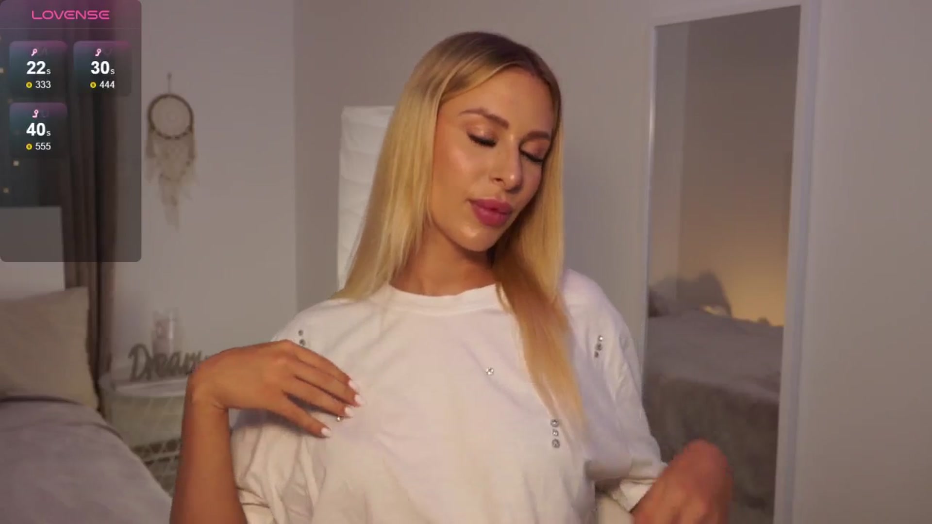 Gallery image thumbnail from SofiaaDiamond's myfreecams stream on, 08/15/2024, 17:14 image 16 of 20