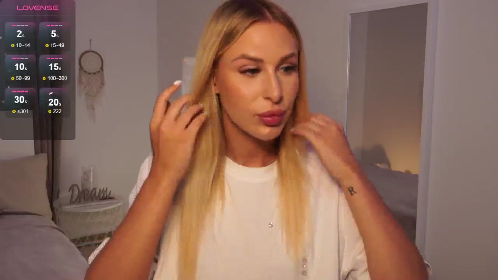 Gallery image thumbnail from SofiaaDiamond's myfreecams stream on, 08/15/2024, 17:14 image 17 of 20