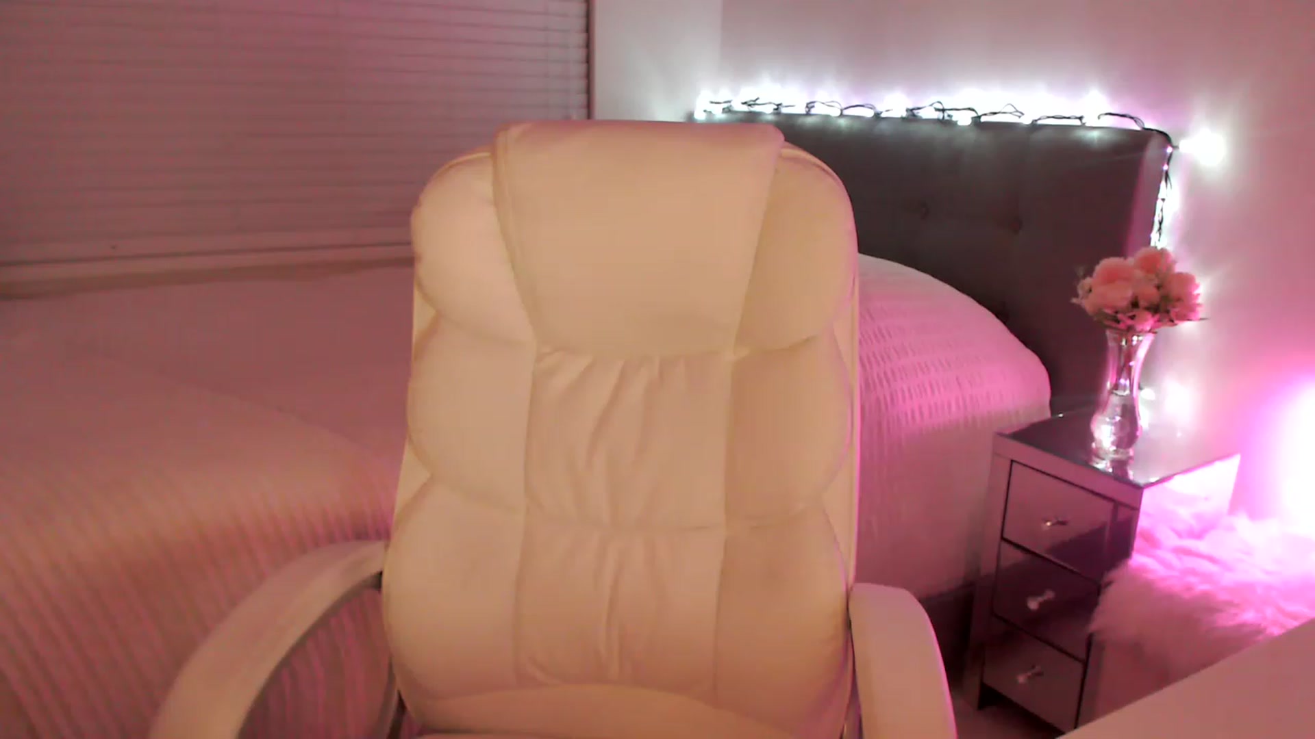 Gallery image thumbnail from Sofiabunny_xx's myfreecams stream on, 02/01/2023, 09:21 image 14 of 20