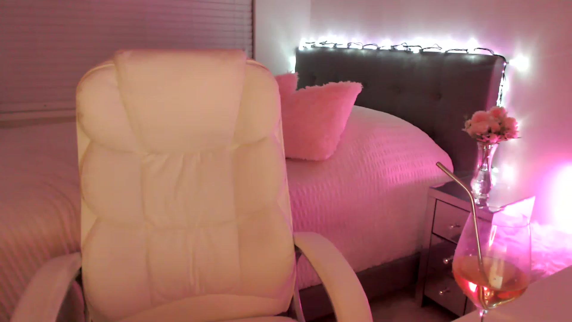 Gallery image thumbnail from Sofiabunny_xx's myfreecams stream on, 02/02/2023, 07:49 image 11 of 20
