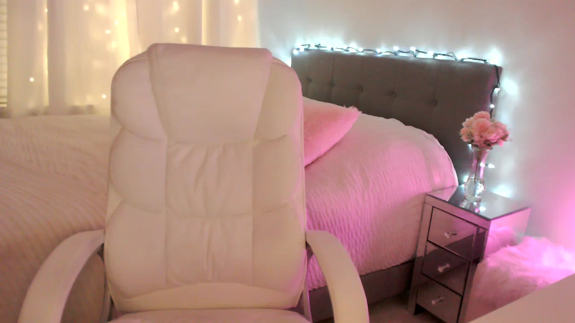 Gallery image thumbnail from Sofiabunny_xx's myfreecams stream on, 03/09/2023, 05:46 image 20 of 20