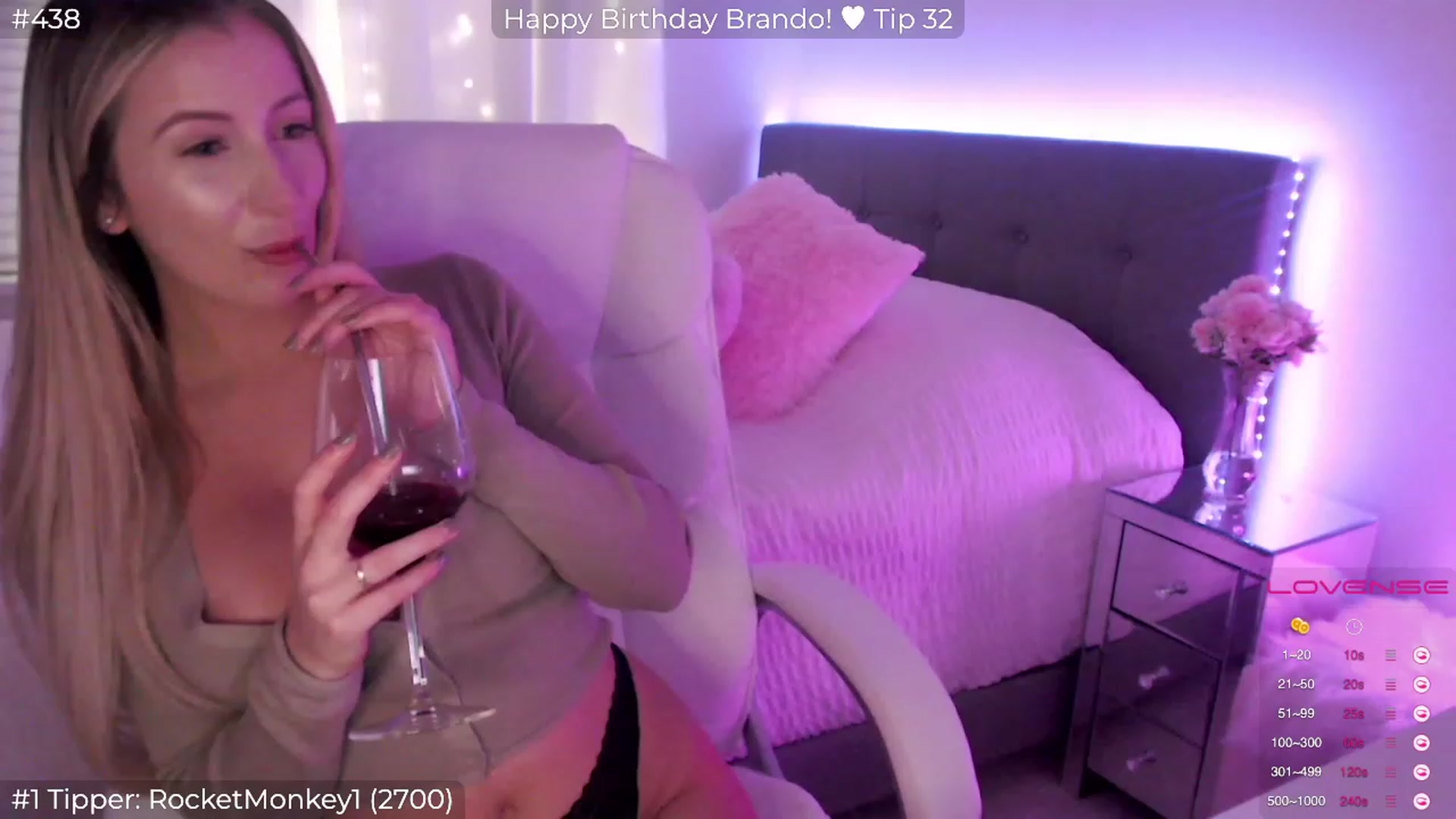 Gallery image thumbnail from Sofiabunny_xx's myfreecams stream on, 03/15/2023, 05:31 image 12 of 20