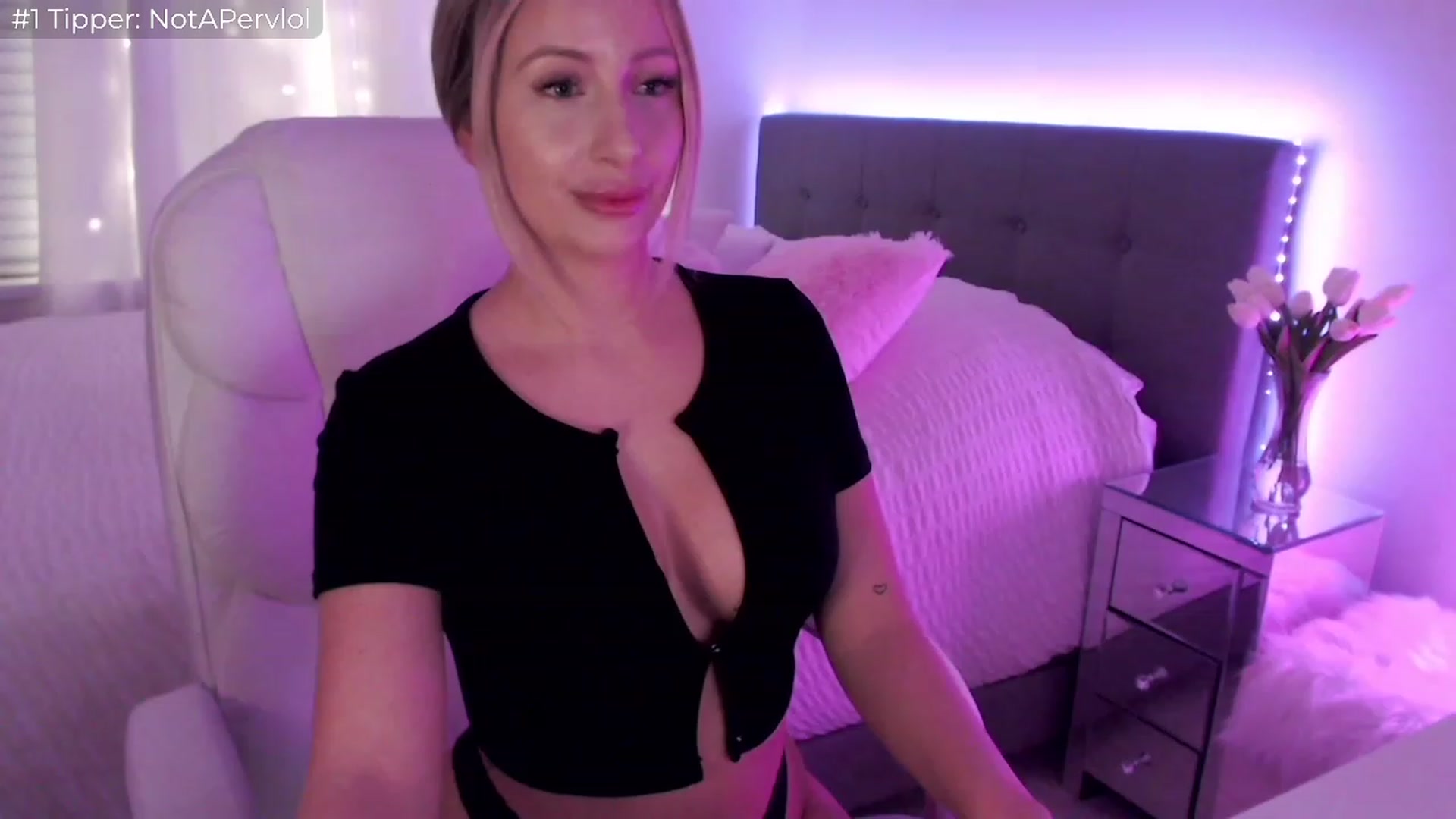 Gallery image thumbnail from Sofiabunny_xx's myfreecams stream on, 04/06/2023, 03:37 image 7 of 20