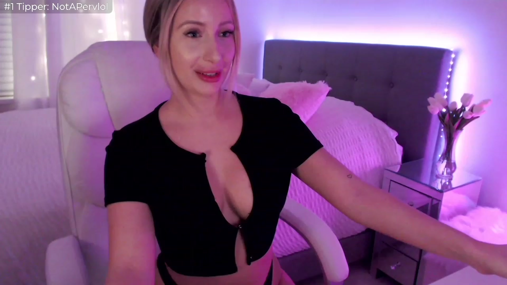 Gallery image thumbnail from Sofiabunny_xx's myfreecams stream on, 04/06/2023, 03:37 image 6 of 20