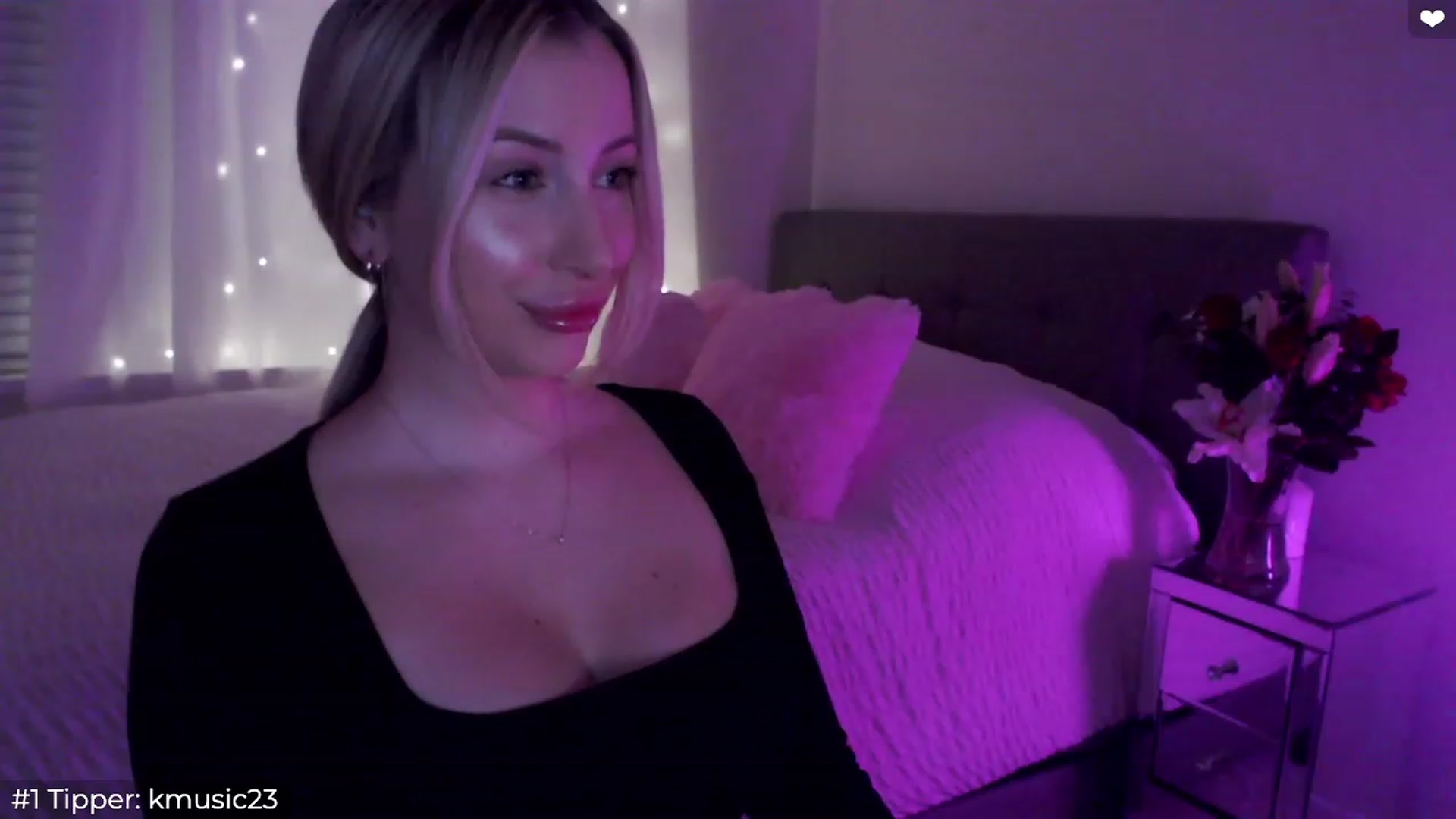 Gallery image thumbnail from Sofiabunny_xx's myfreecams stream on, 12/08/2023, 04:29 image 6 of 20